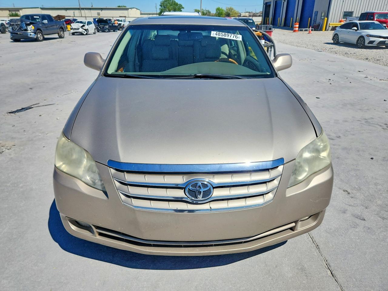 2005 Toyota Avalon Limited Золотой vin: 4T1BK36B95U047097