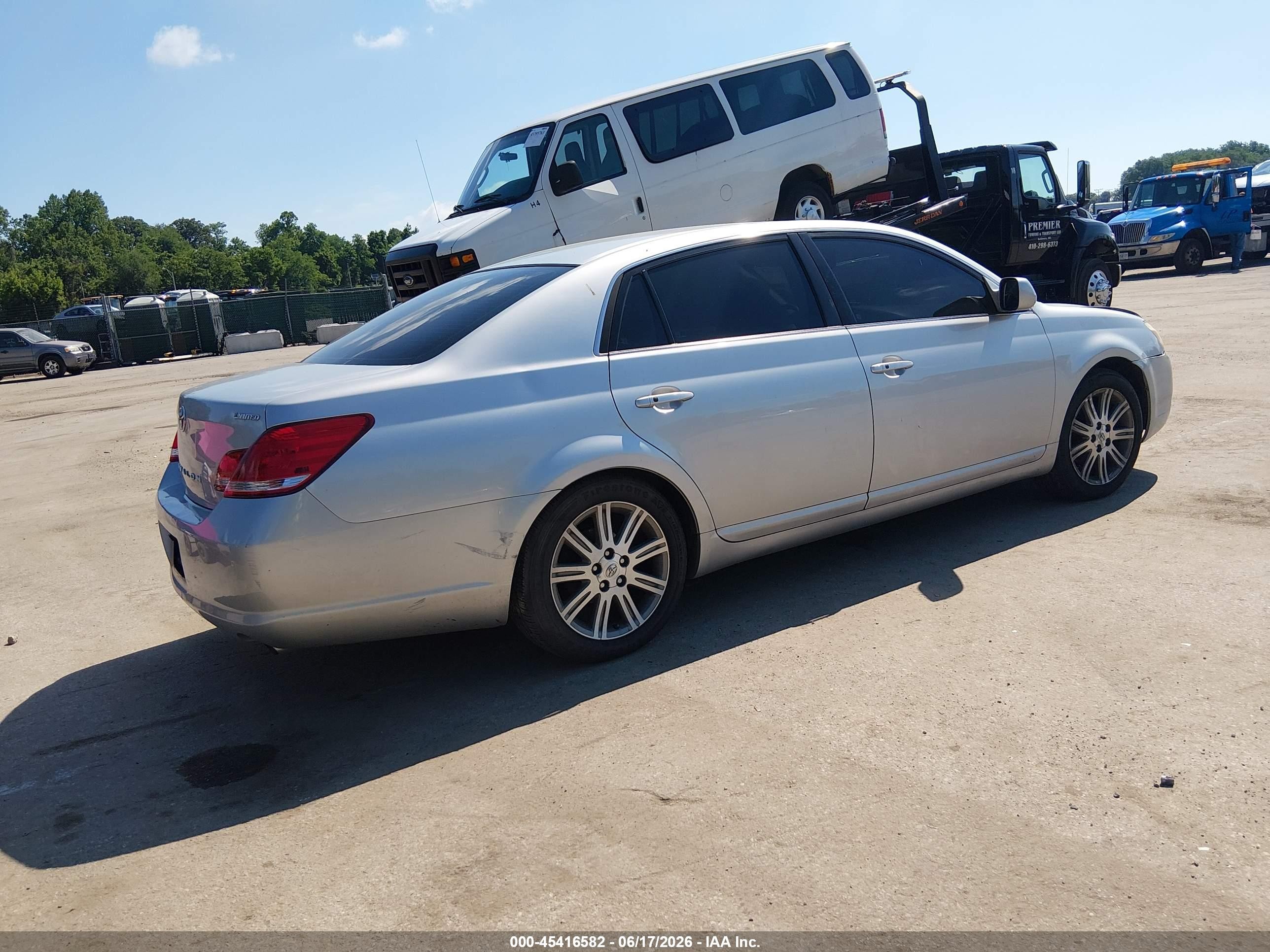 2005 Toyota Avalon Limited Silver vin: 4T1BK36B95U050467