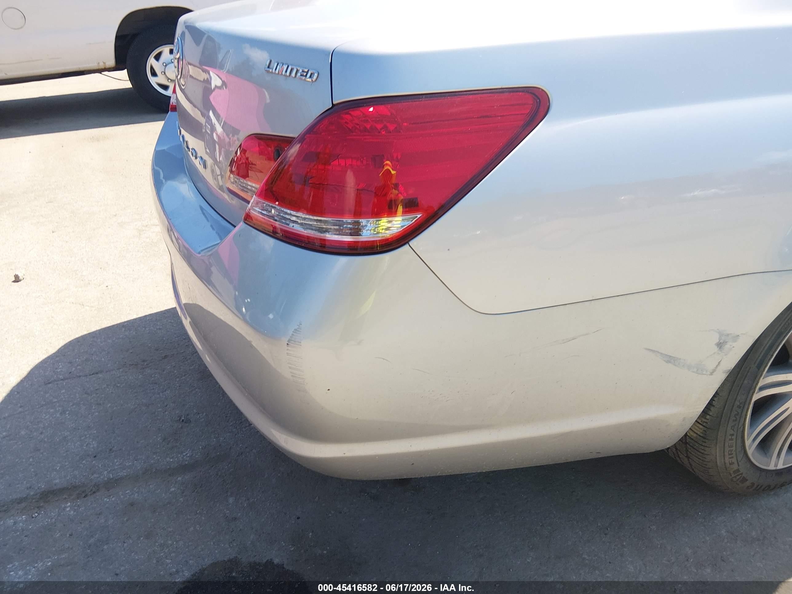 2005 Toyota Avalon Limited Silver vin: 4T1BK36B95U050467