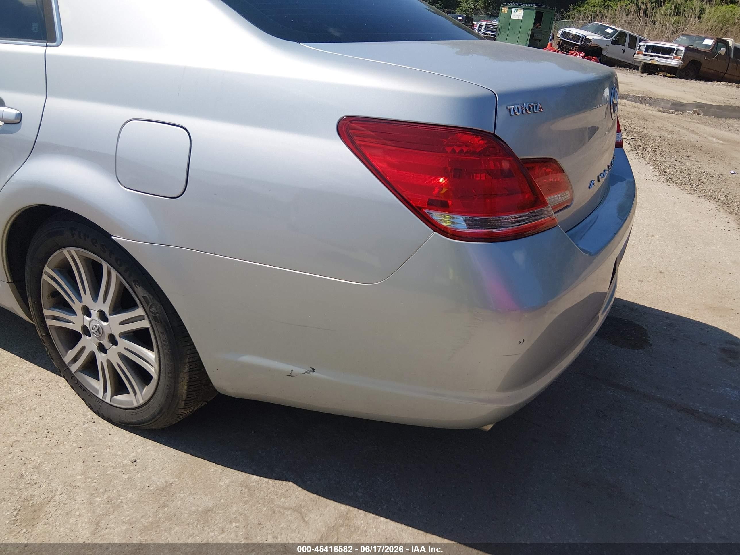 2005 Toyota Avalon Limited Silver vin: 4T1BK36B95U050467