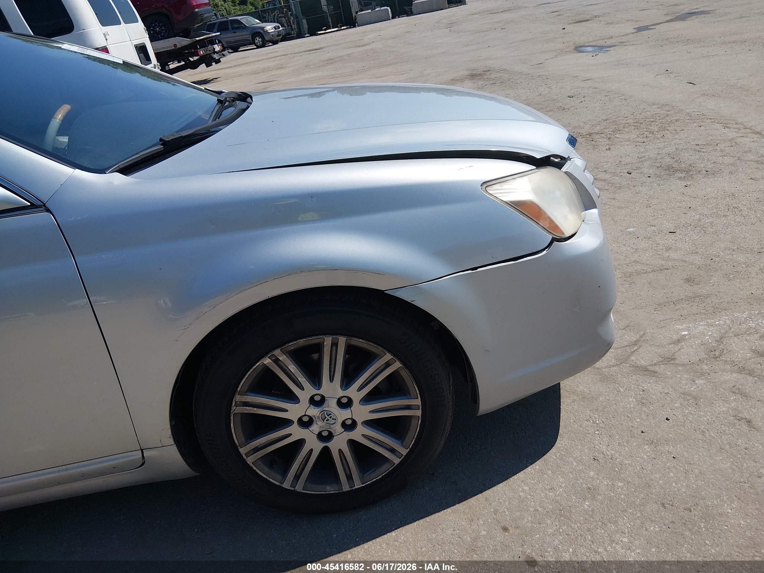 2005 Toyota Avalon Limited Silver vin: 4T1BK36B95U050467