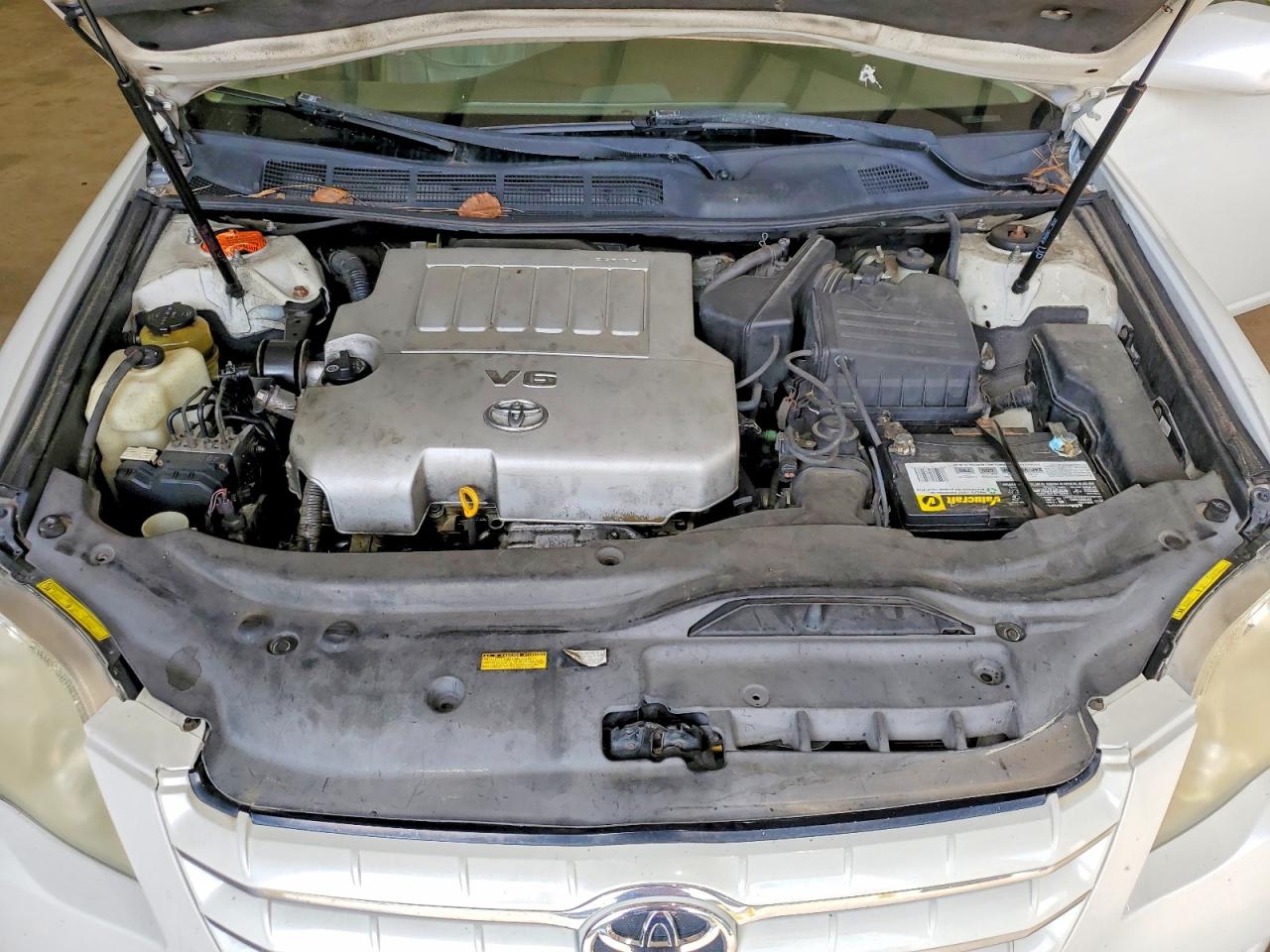 2005 Toyota Avalon Limited White vin: 4T1BK36B95U052669