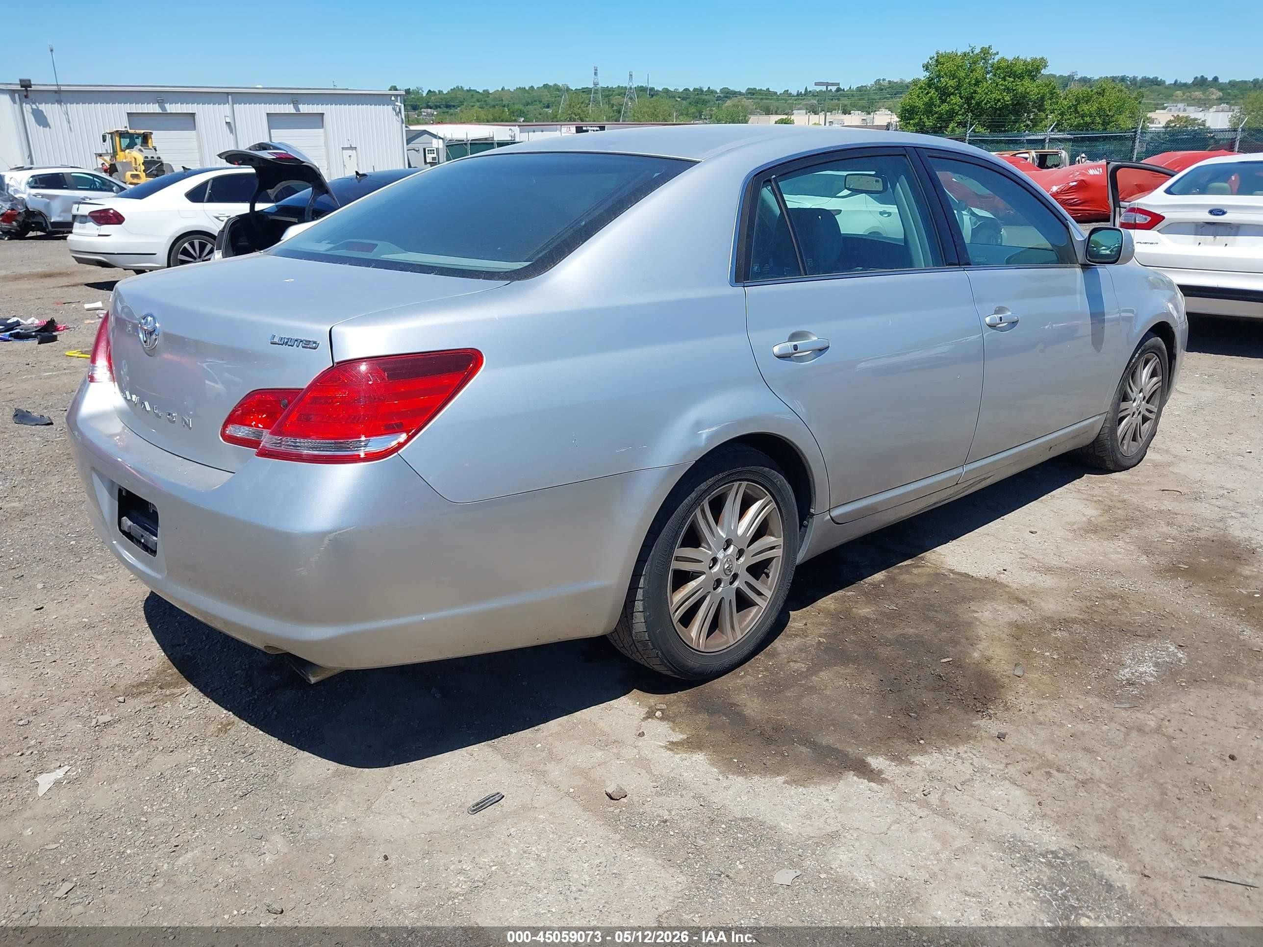 2005 Toyota Avalon Limited Серебряный vin: 4T1BK36B95U055717