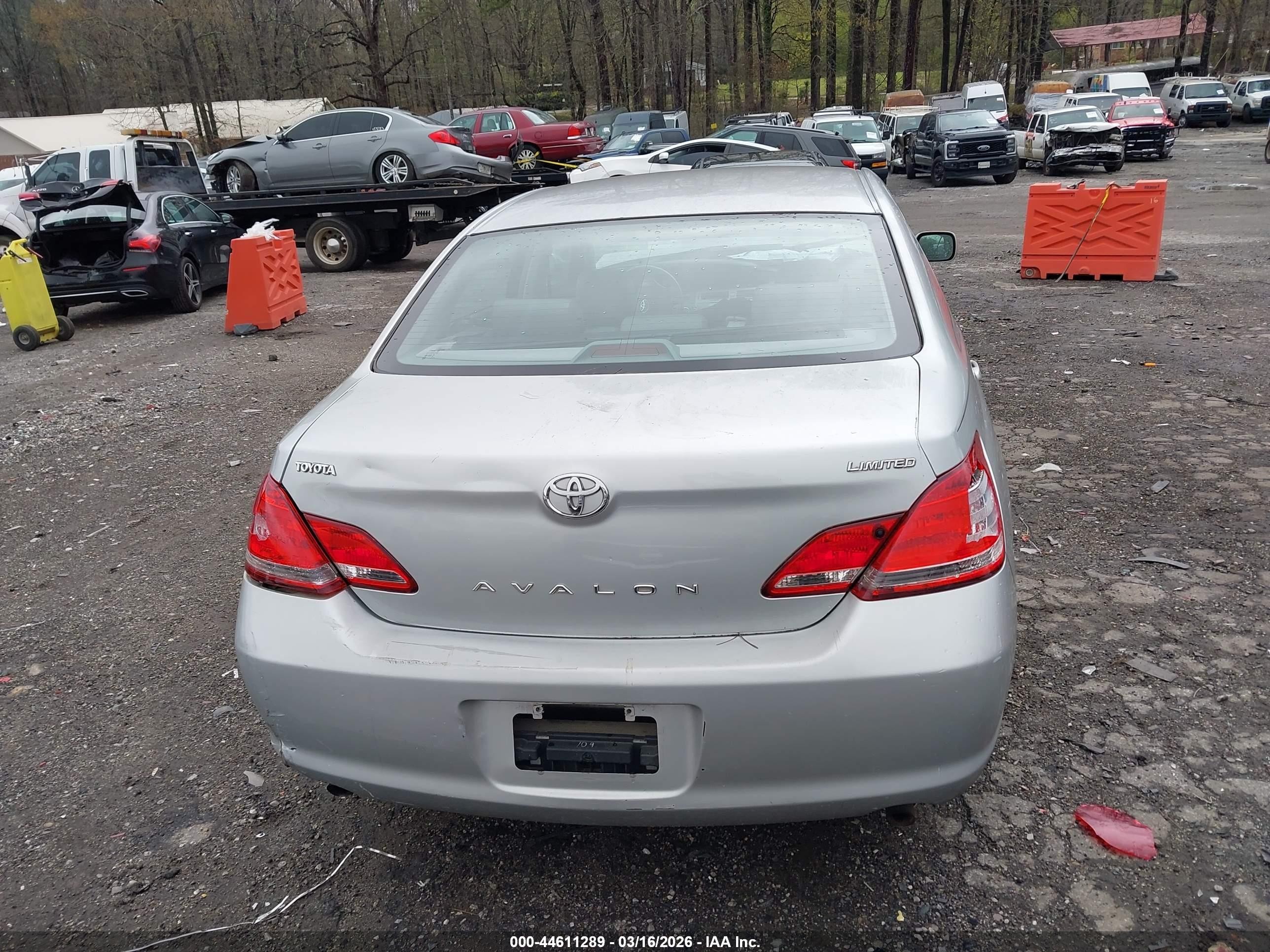 2005 Toyota Avalon Limited Silver vin: 4T1BK36B95U061324