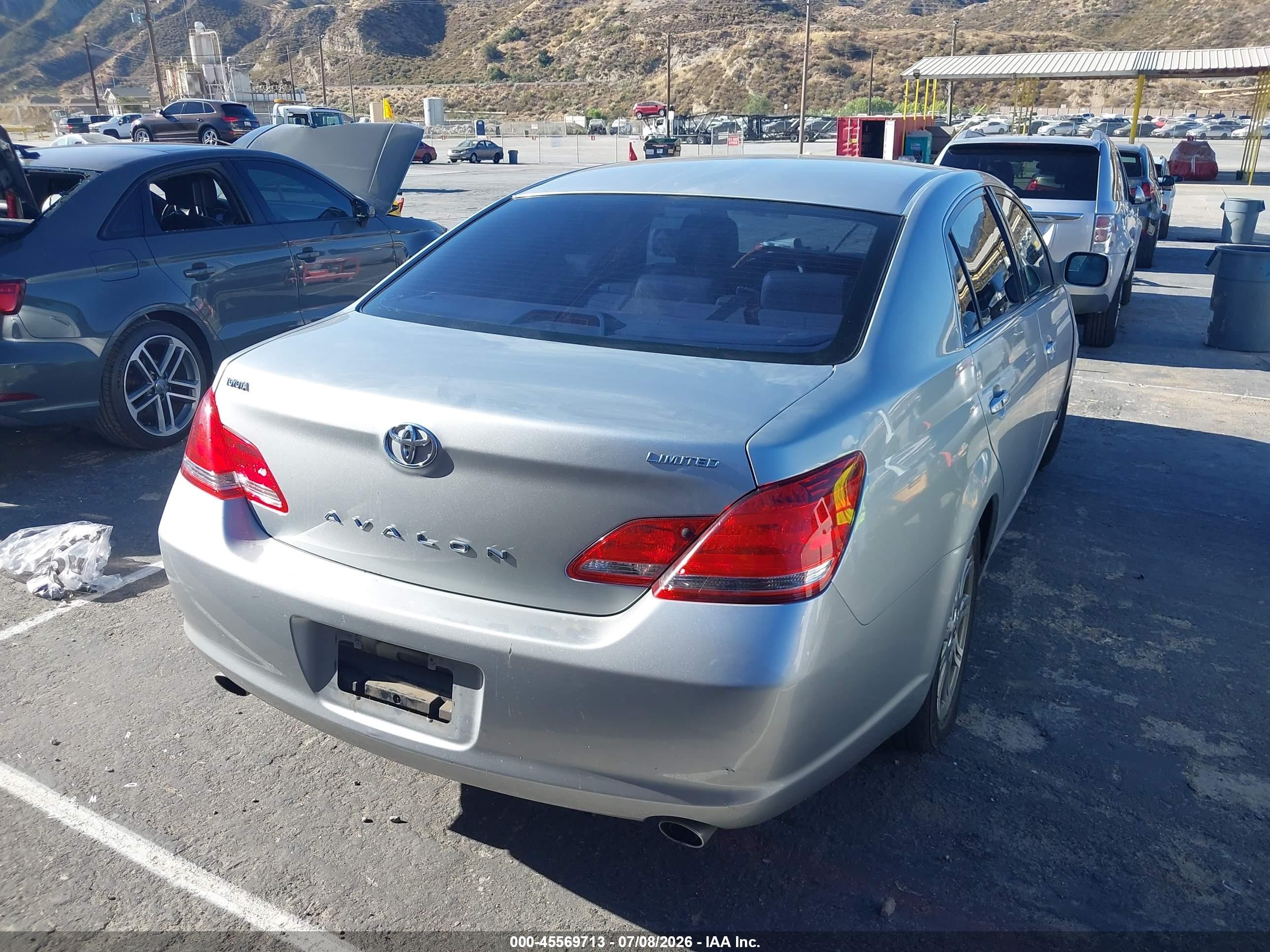 2005 Toyota Avalon Limited Silver vin: 4T1BK36B95U062179