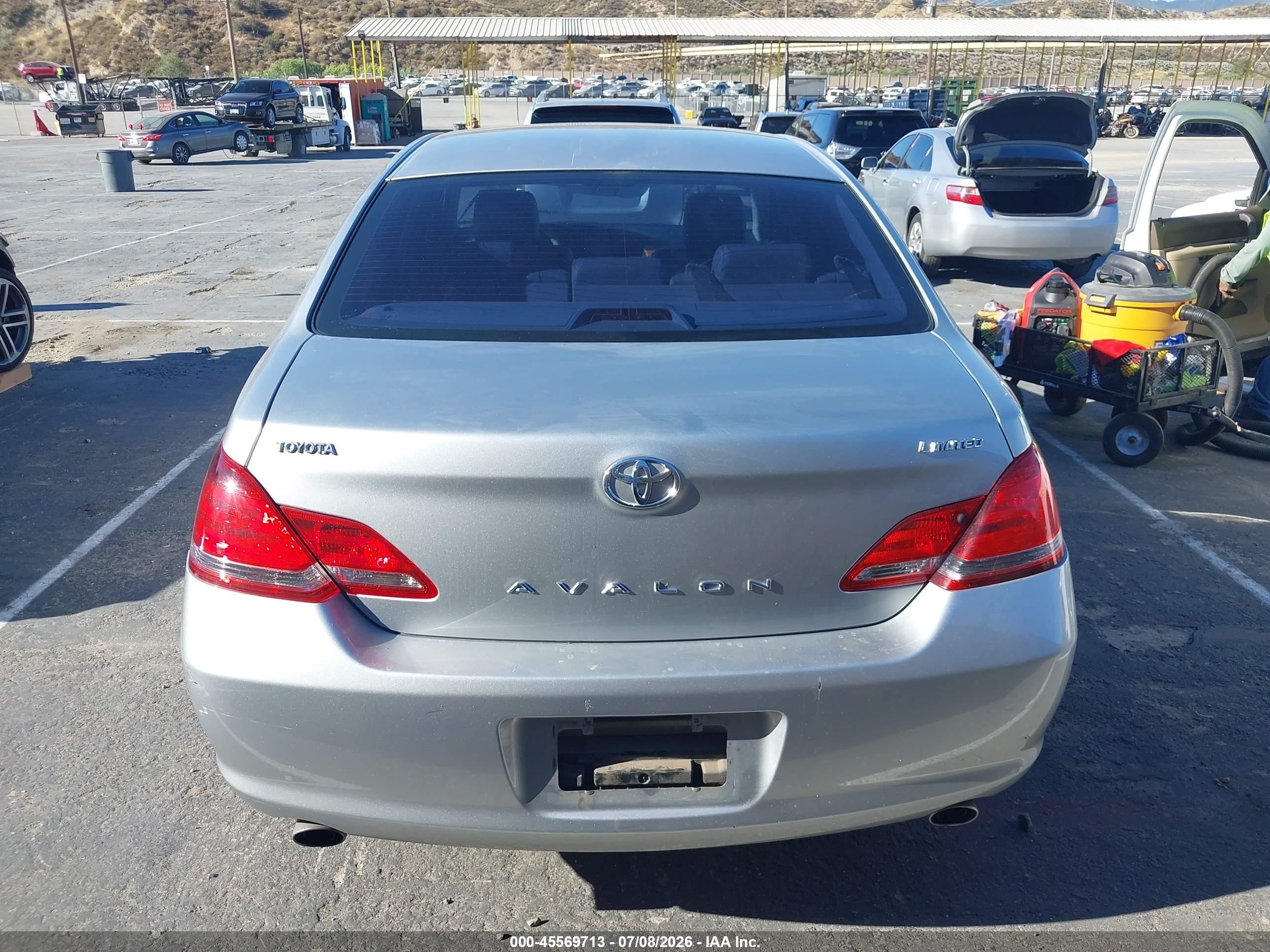 2005 Toyota Avalon Limited Silver vin: 4T1BK36B95U062179