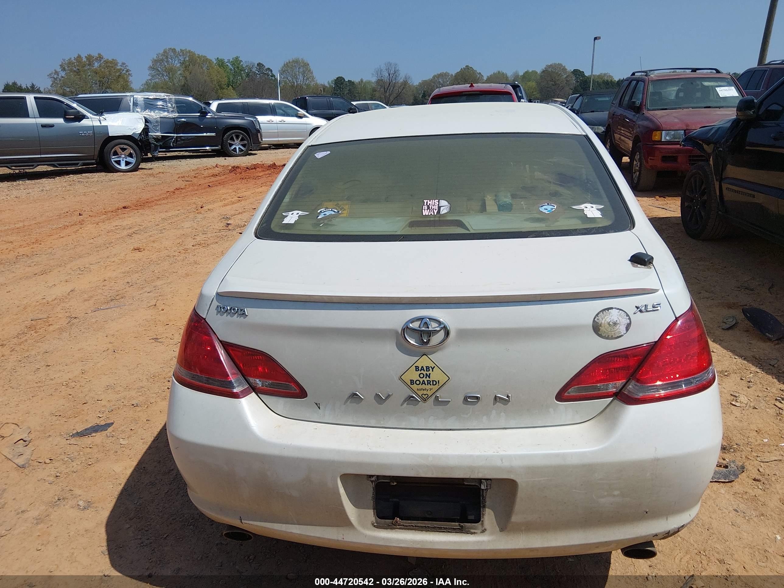 2006 Toyota Avalon Xls White vin: 4T1BK36B96U063088
