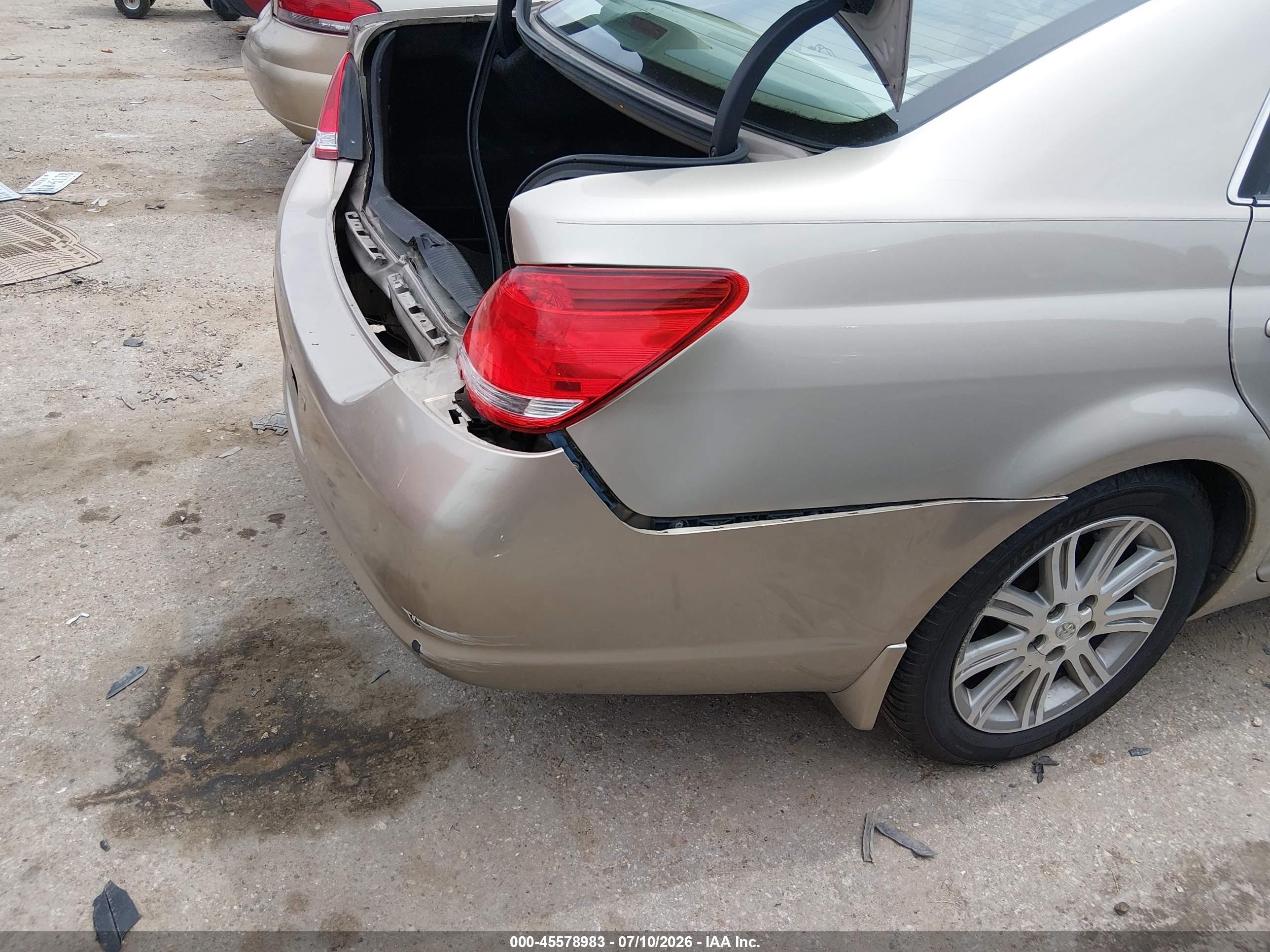 2006 Toyota Avalon Limited Золотой vin: 4T1BK36B96U106439