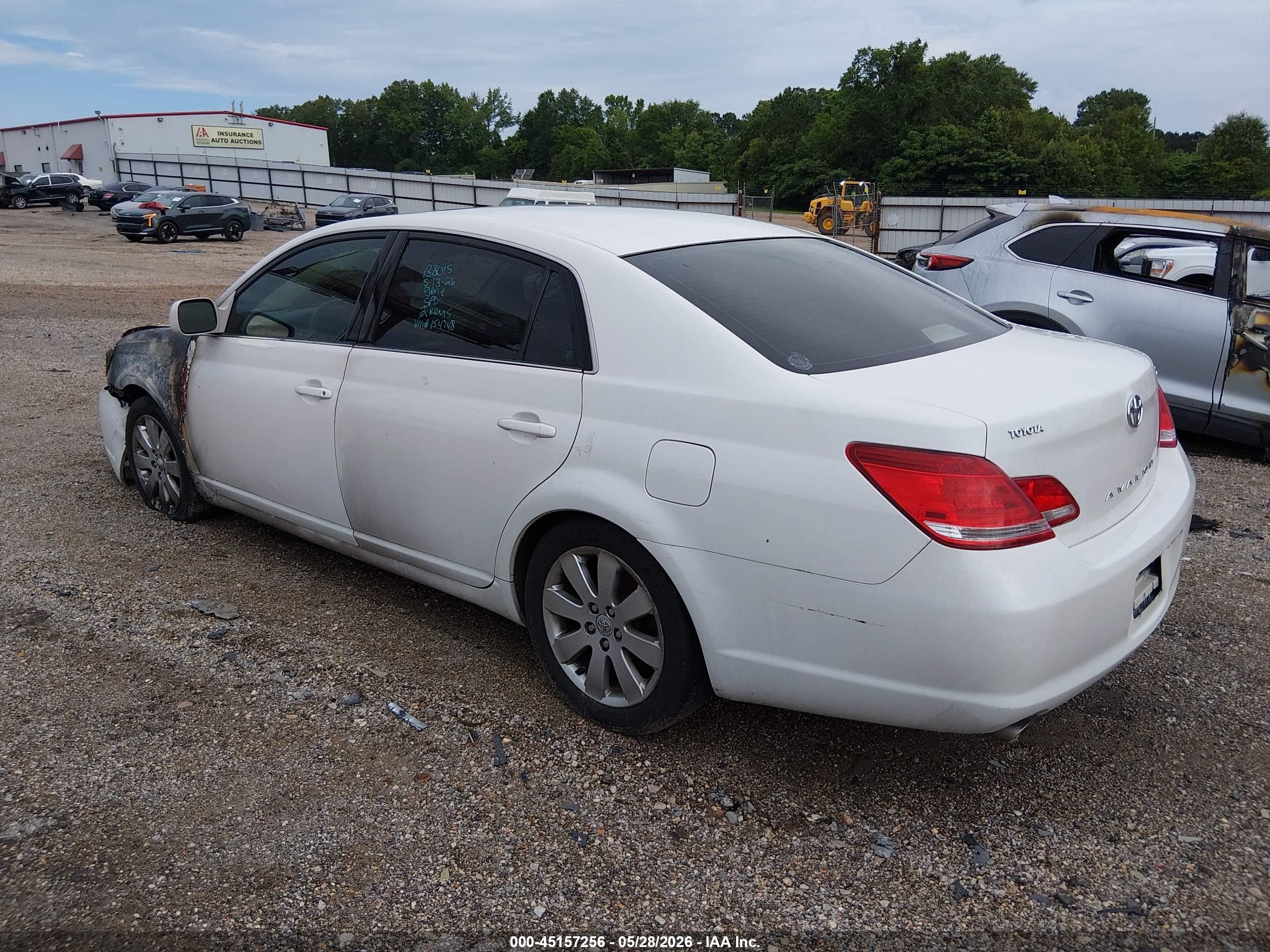 2006 Toyota Avalon Xls White vin: 4T1BK36B96U165748