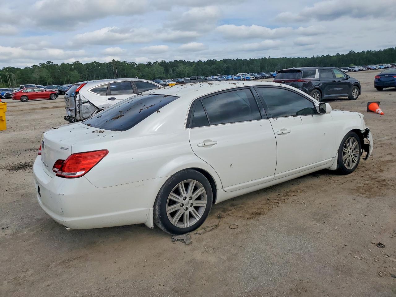 2007 Toyota Avalon Limited White vin: 4T1BK36B97U242281