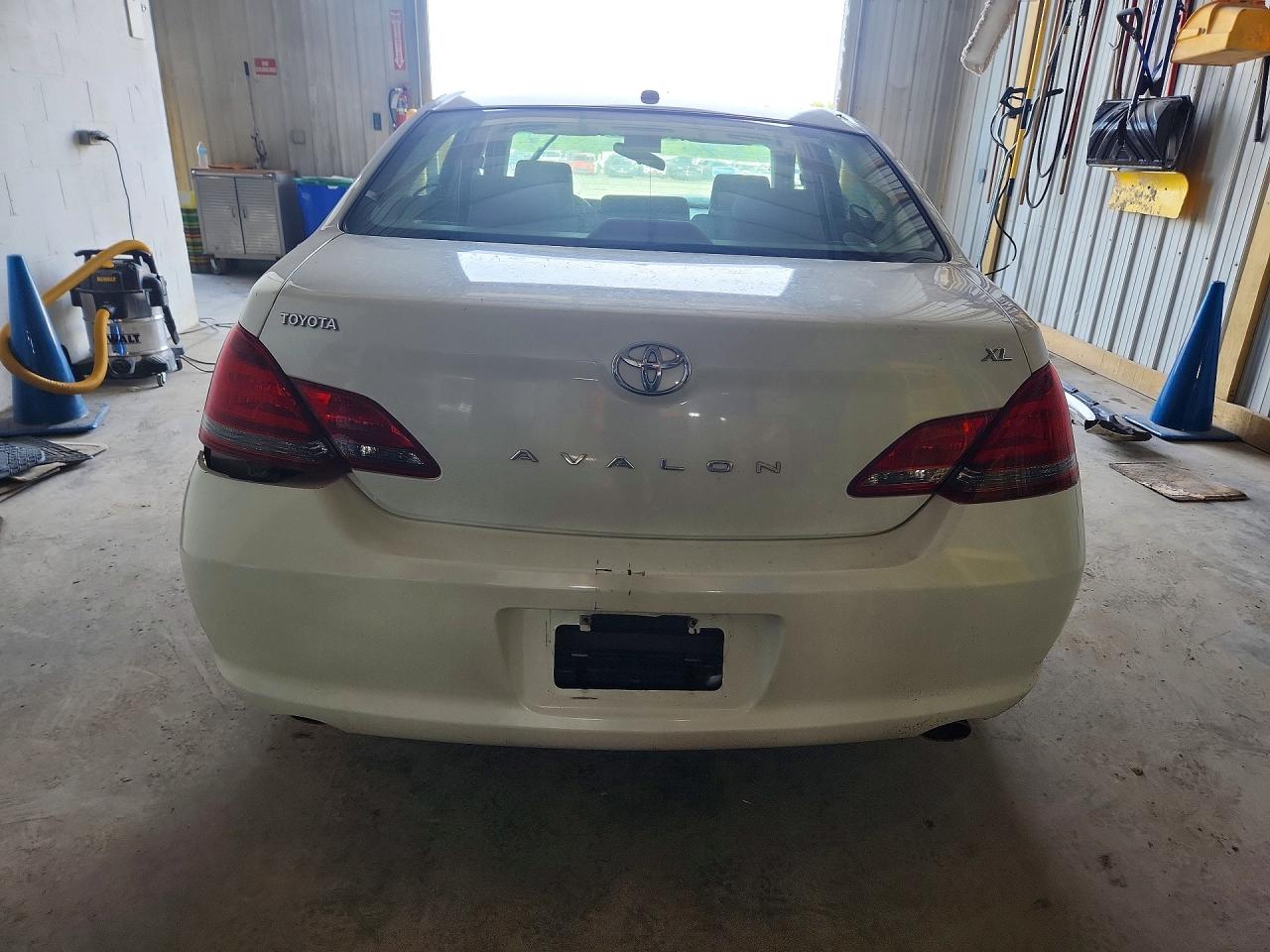 2009 Toyota Avalon Xl White vin: 4T1BK36B99U342027