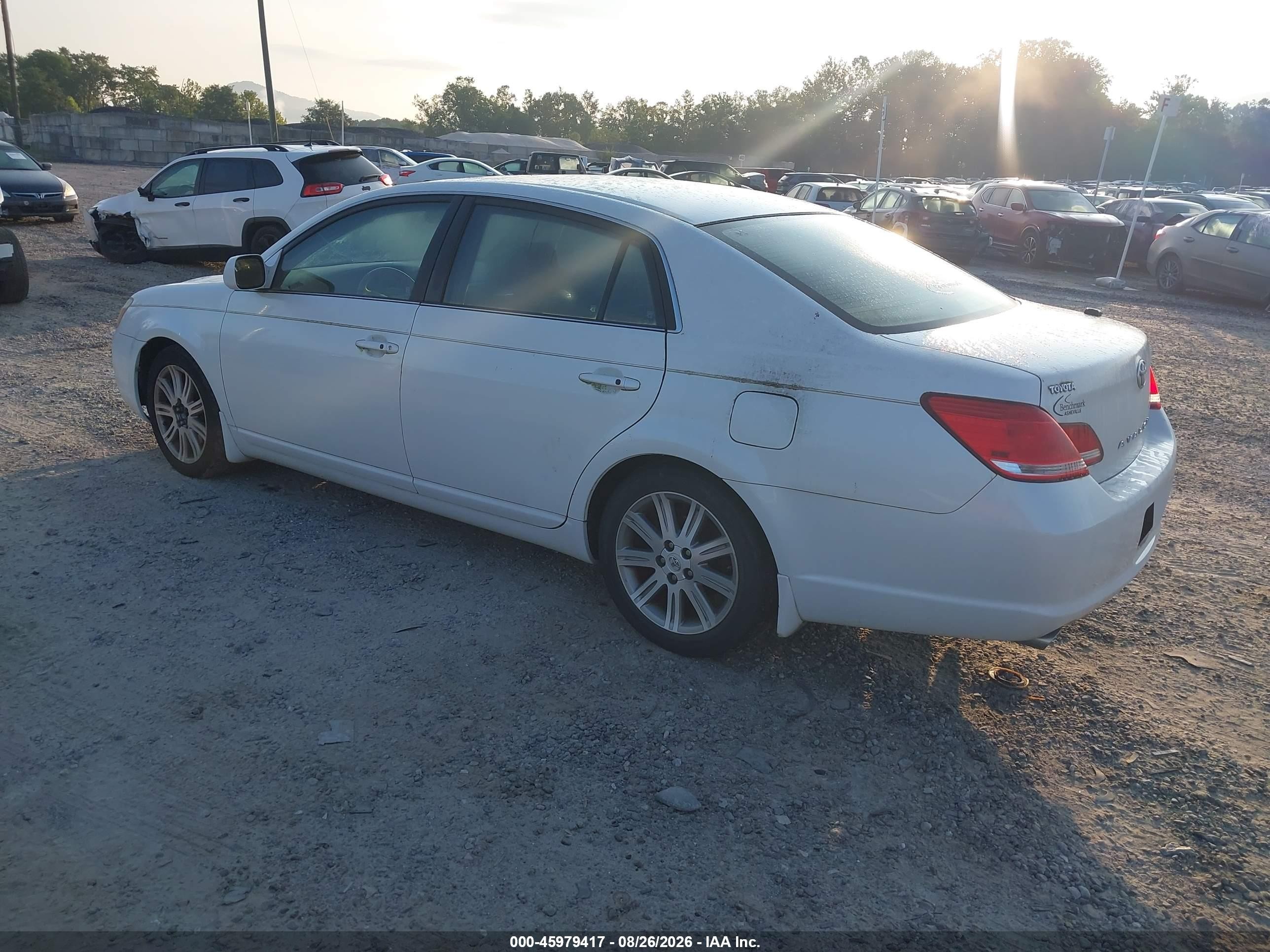 2006 Toyota Avalon Limited White vin: 4T1BK36BX6U110130