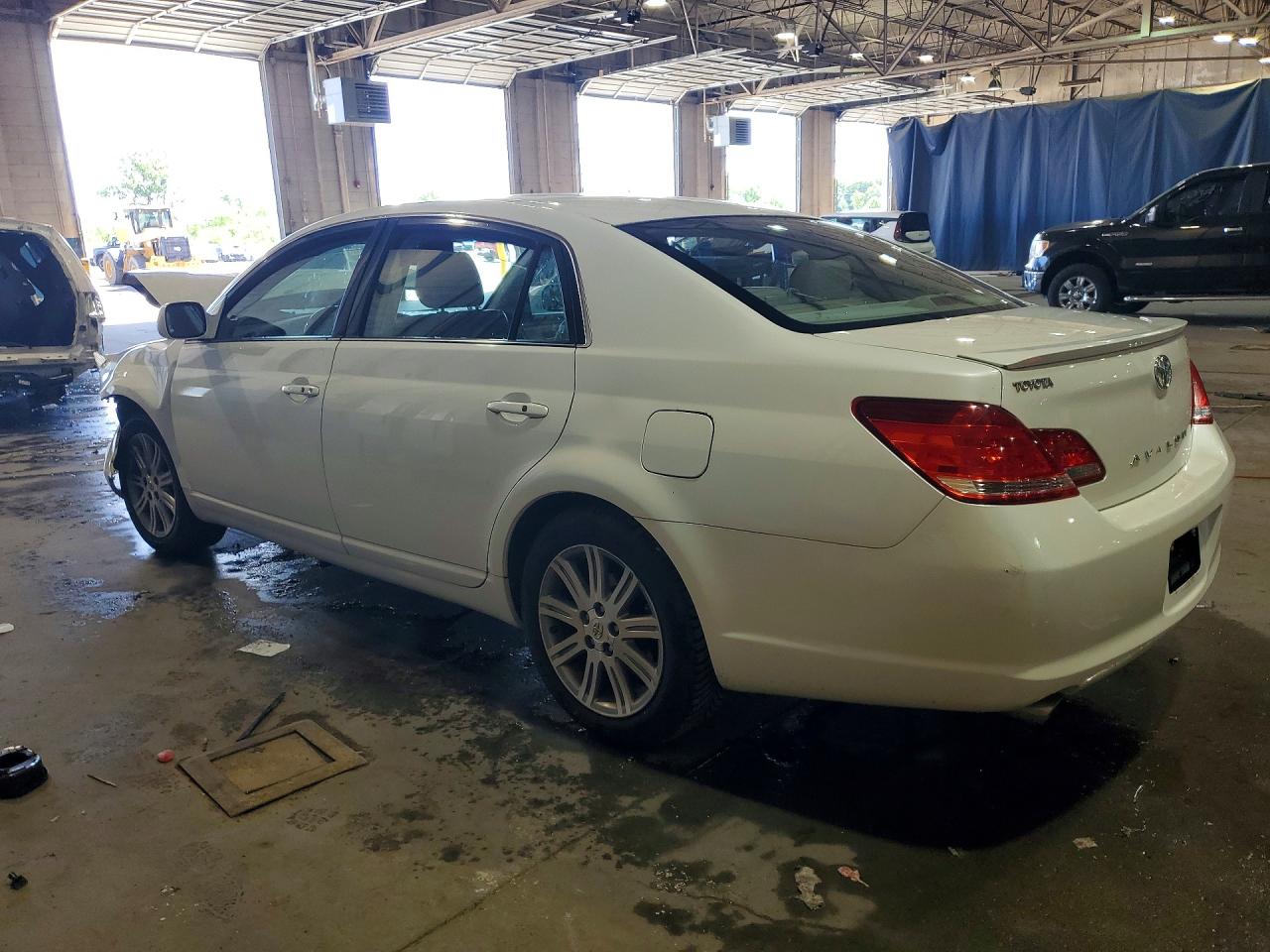 2006 Toyota Avalon Limited White vin: 4T1BK36BX6U144522