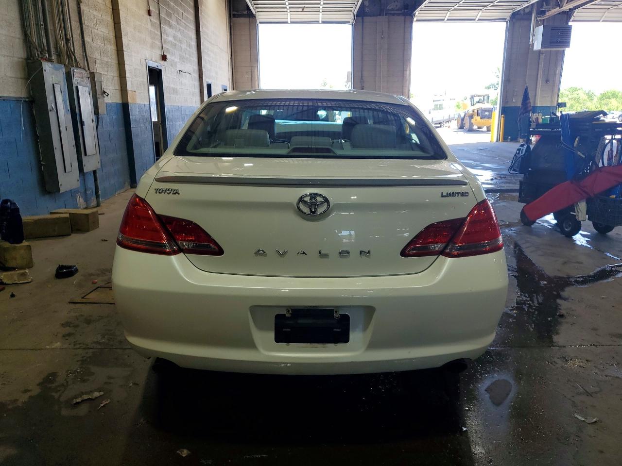 2006 Toyota Avalon Limited White vin: 4T1BK36BX6U144522