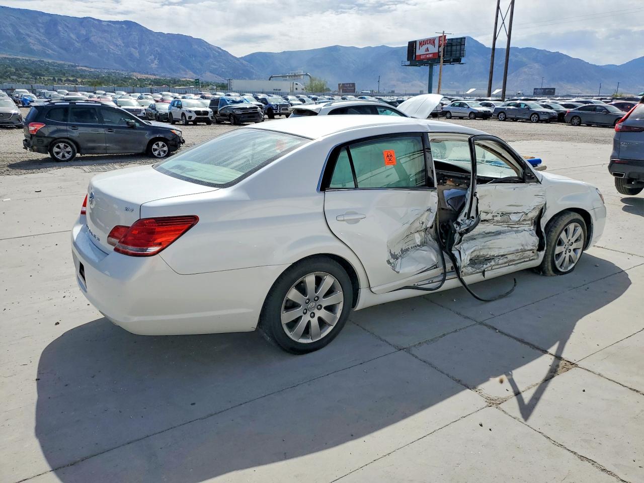 2007 Toyota Avalon Xls White vin: 4T1BK36BX7U199800