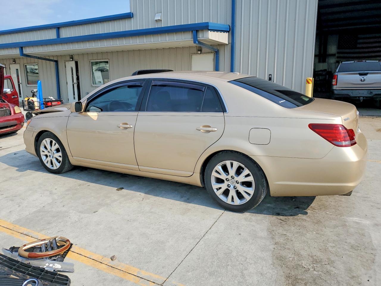 2010 Toyota Avalon Xls Gold vin: 4T1BK3DB0AU353201