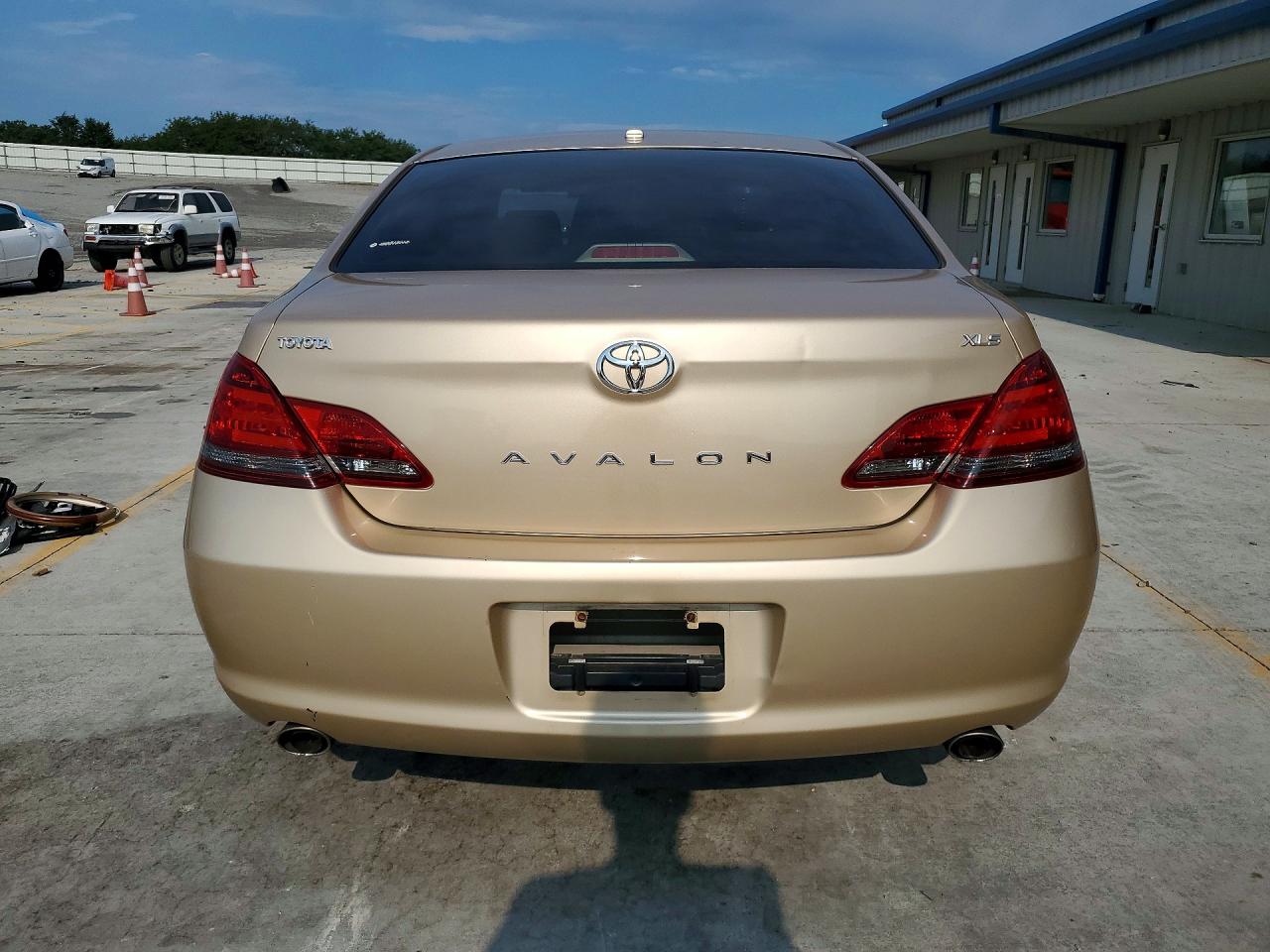 2010 Toyota Avalon Xls Gold vin: 4T1BK3DB0AU353201