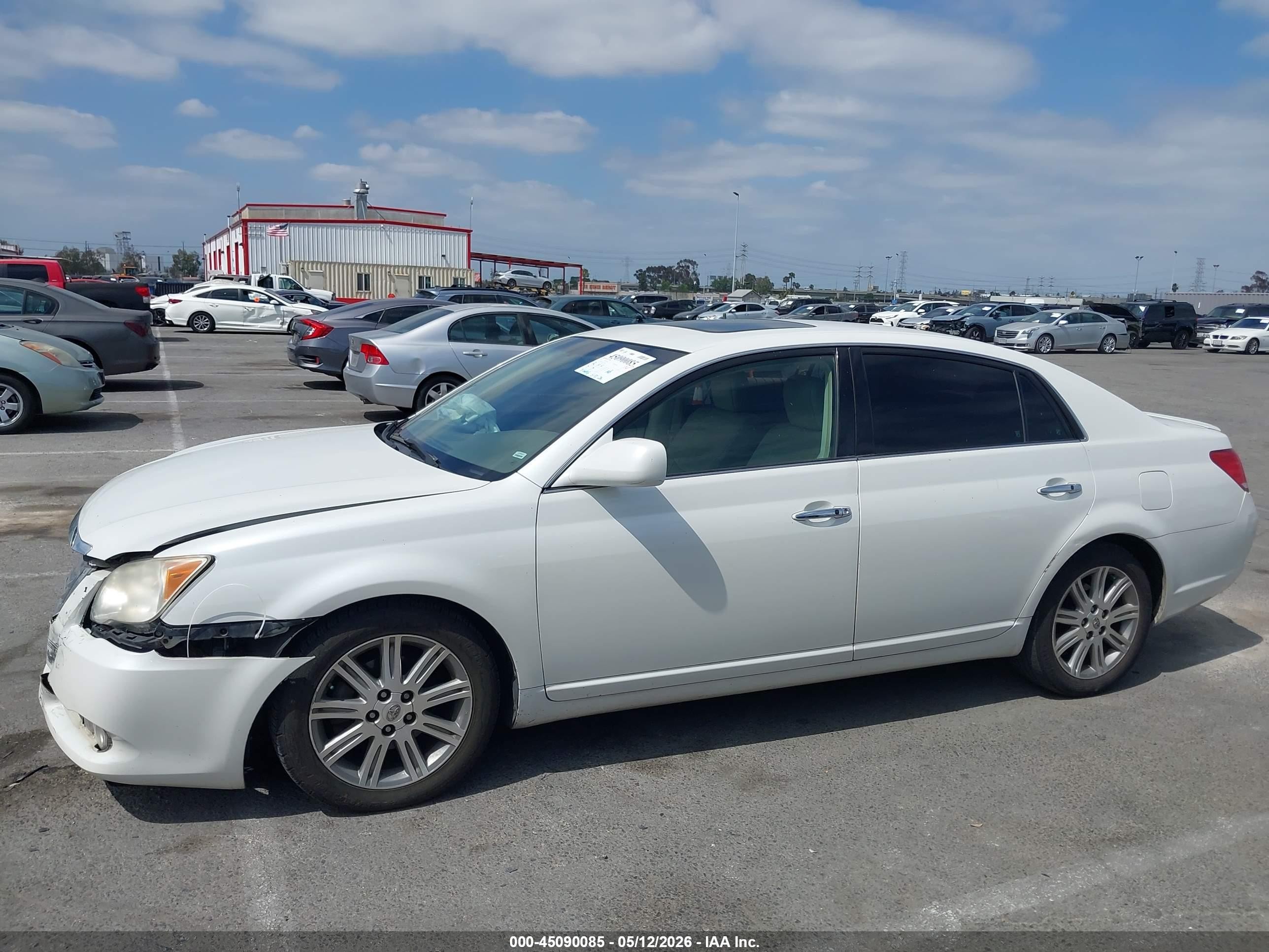 2010 Toyota Avalon Limited White vin: 4T1BK3DB0AU370547