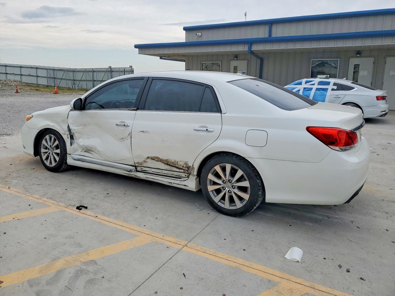 2011 Toyota Avalon Limited White vin: 4T1BK3DB0BU427699