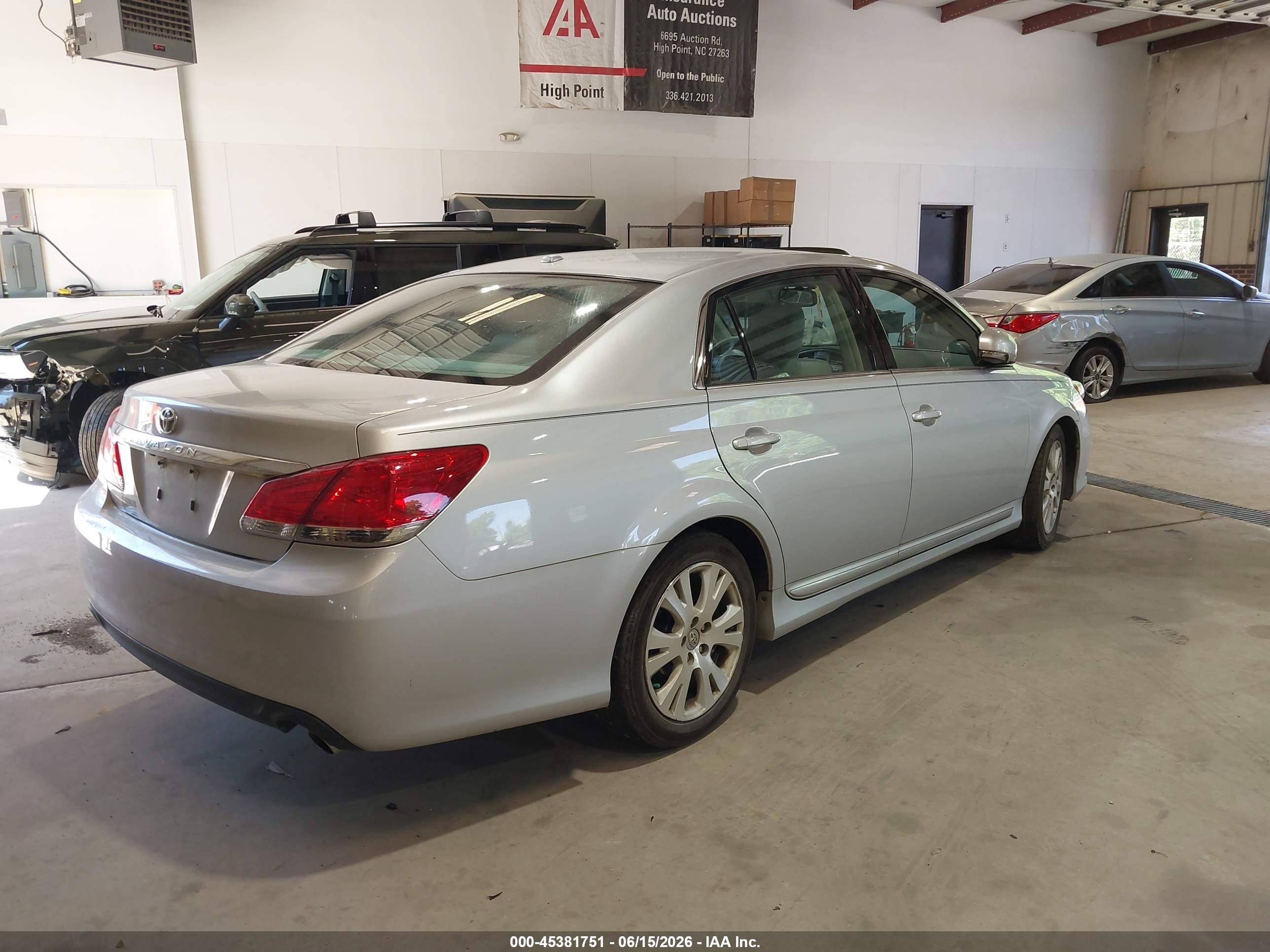 2012 Toyota Avalon   Серебряный vin: 4T1BK3DB0CU465368