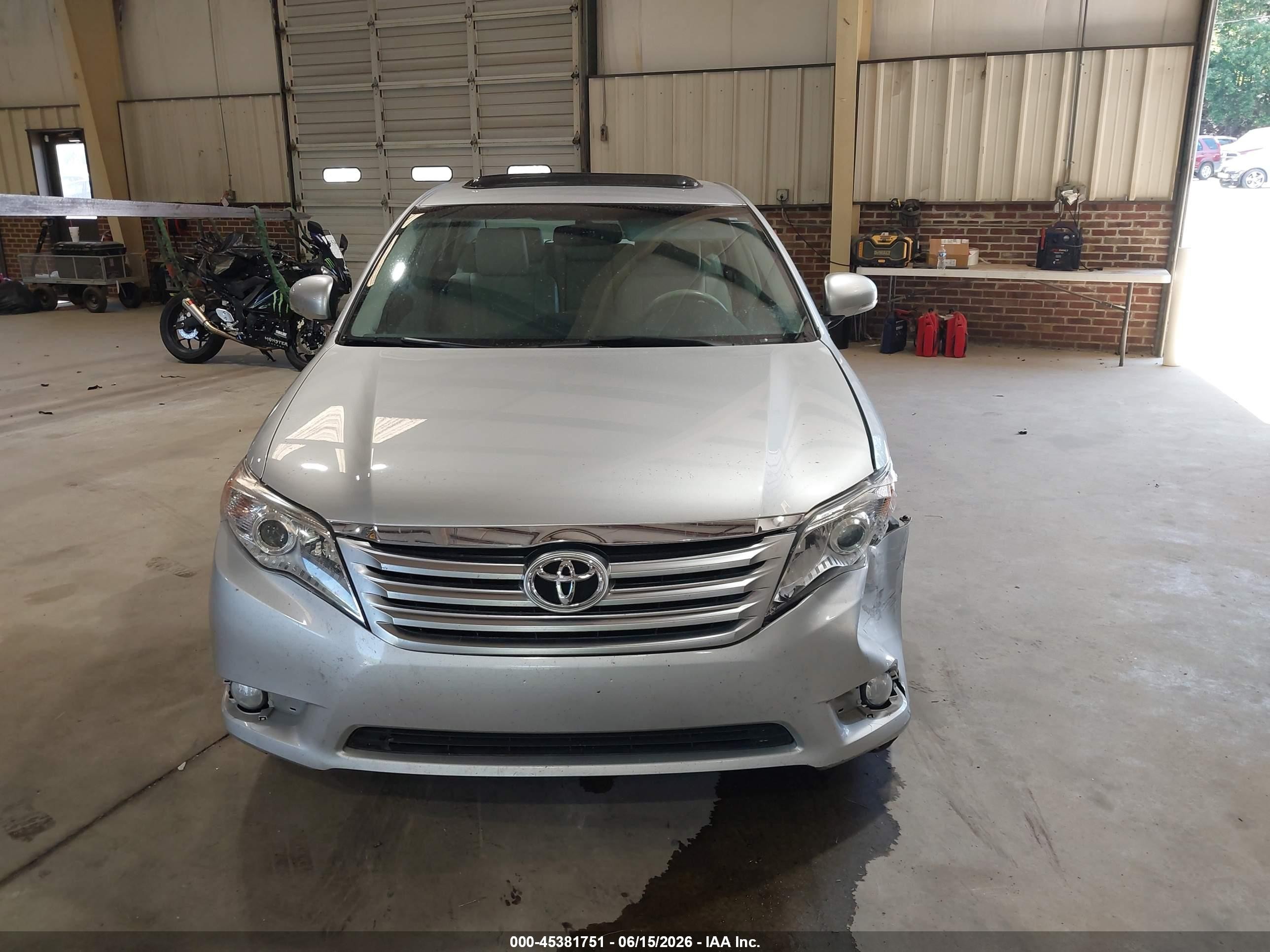 2012 Toyota Avalon   Серебряный vin: 4T1BK3DB0CU465368