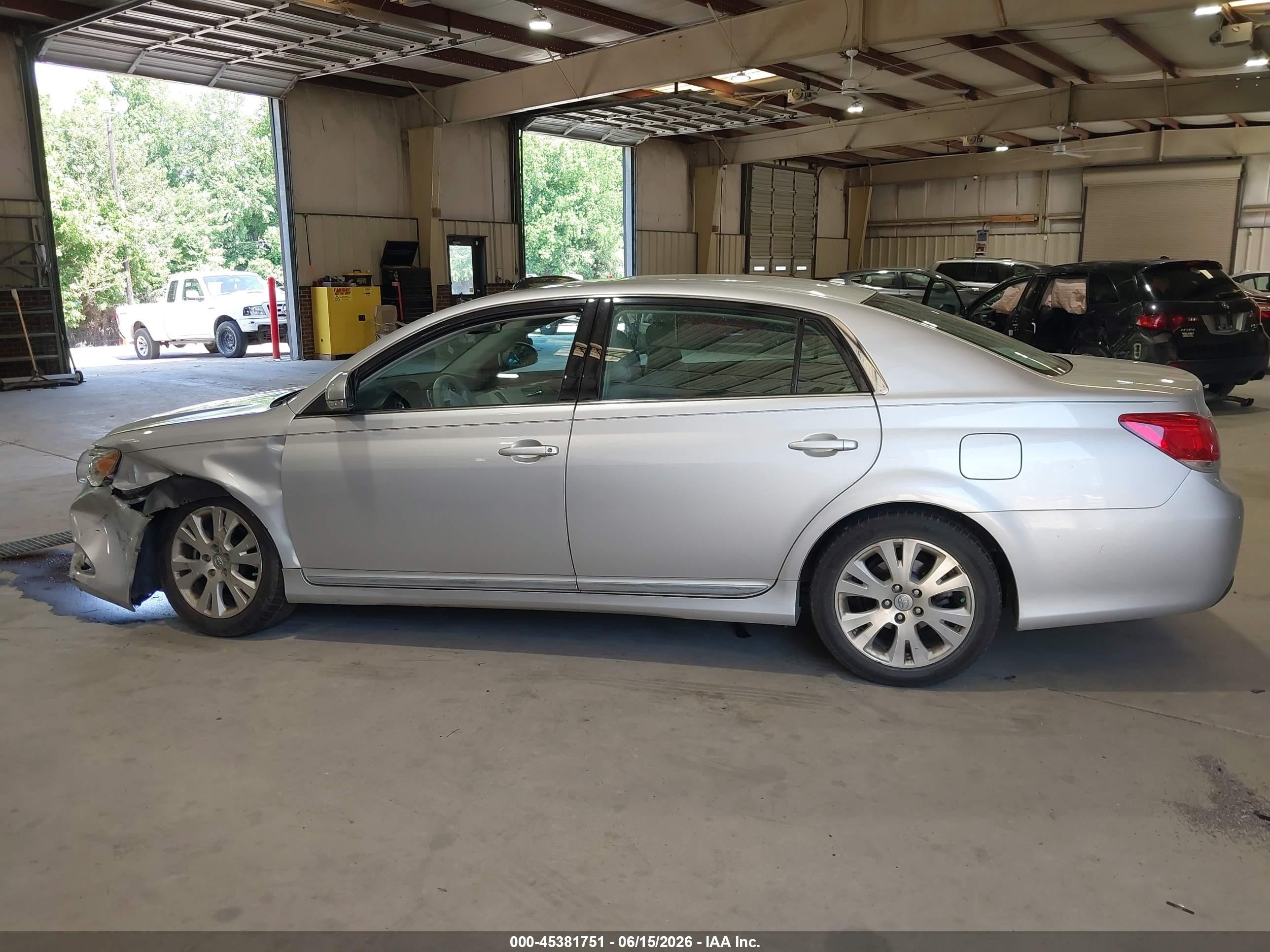 2012 Toyota Avalon   Серебряный vin: 4T1BK3DB0CU465368
