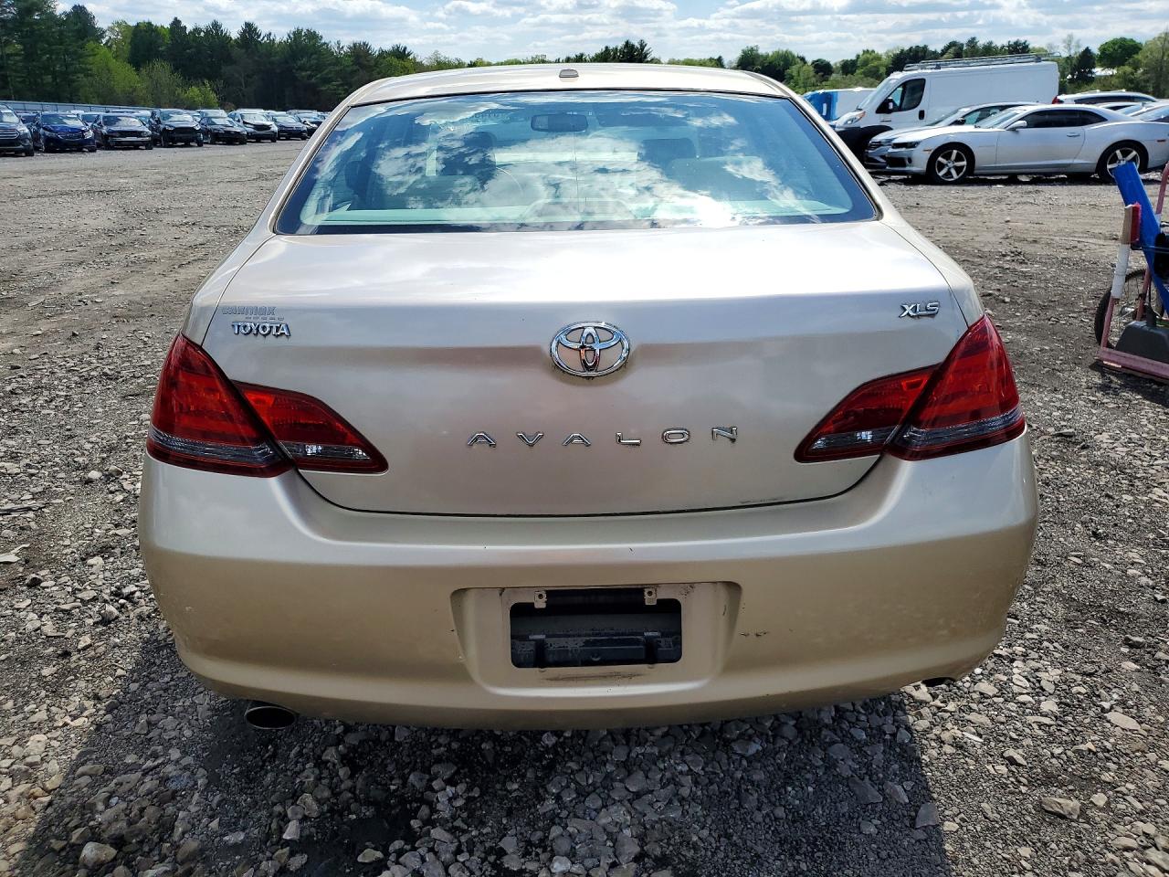 2010 Toyota Avalon Xls Золотой vin: 4T1BK3DB1AU352445