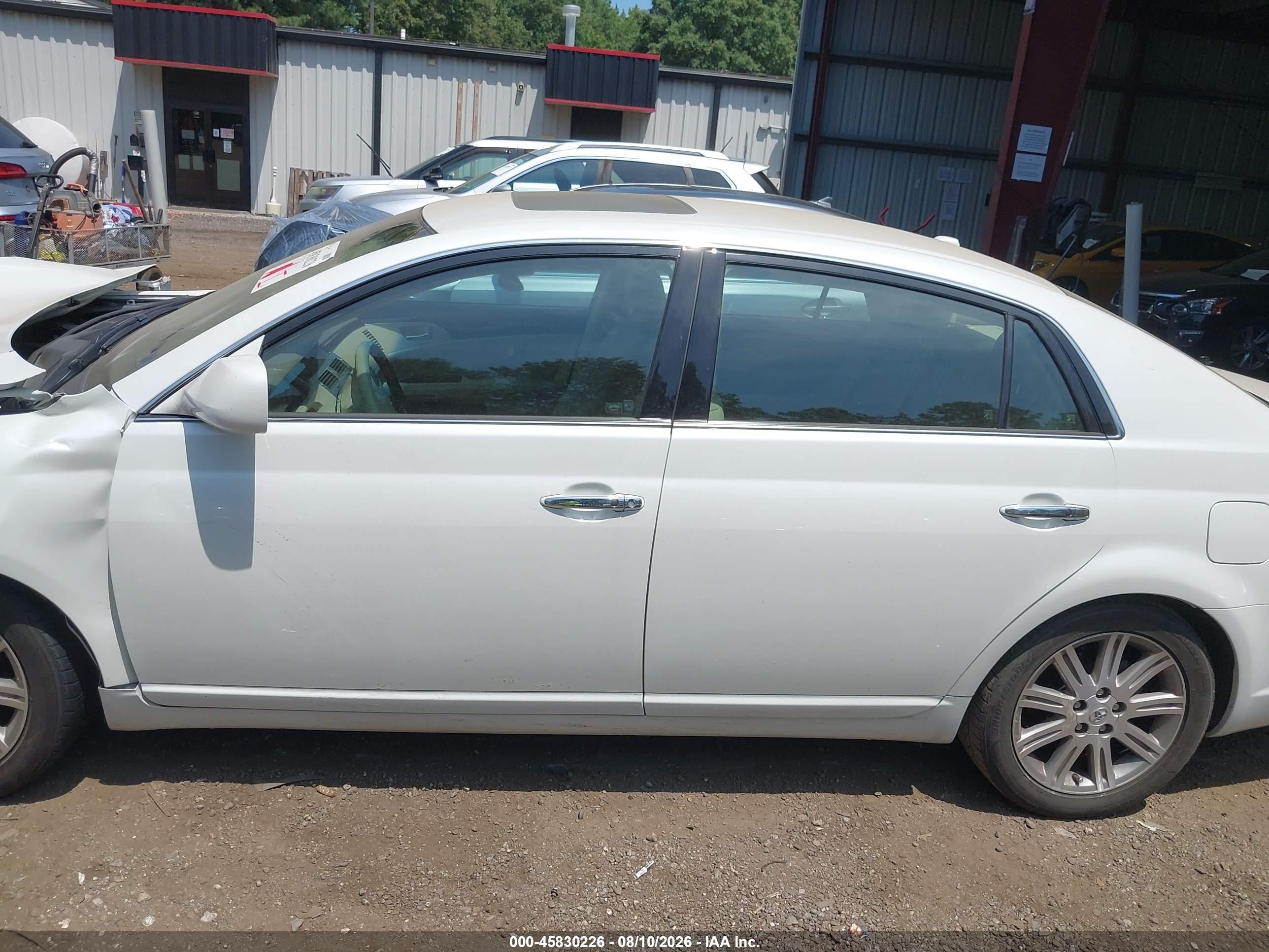 2010 Toyota Avalon Limited White vin: 4T1BK3DB1AU359010