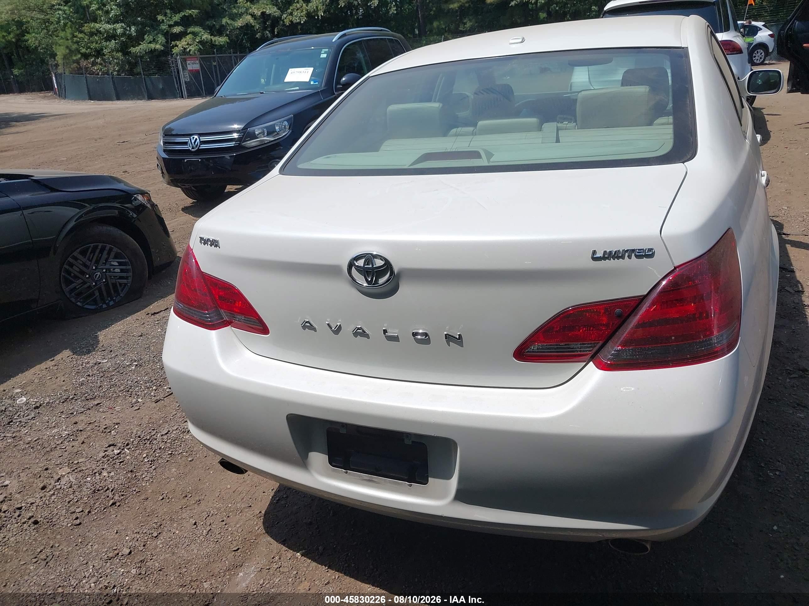 2010 Toyota Avalon Limited White vin: 4T1BK3DB1AU359010
