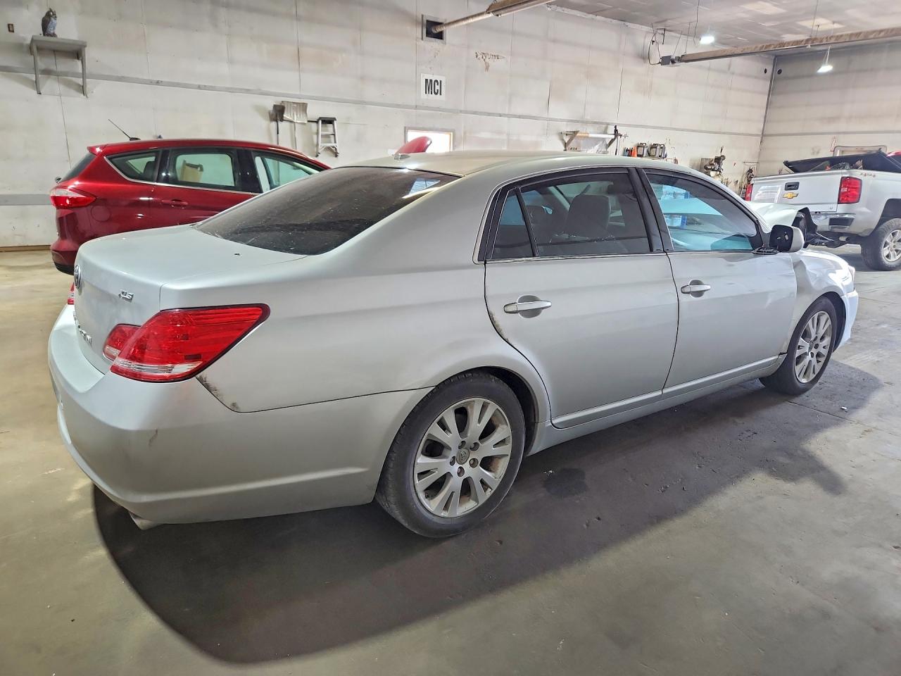 2010 Toyota Avalon Xls Серебряный vin: 4T1BK3DB1AU365986
