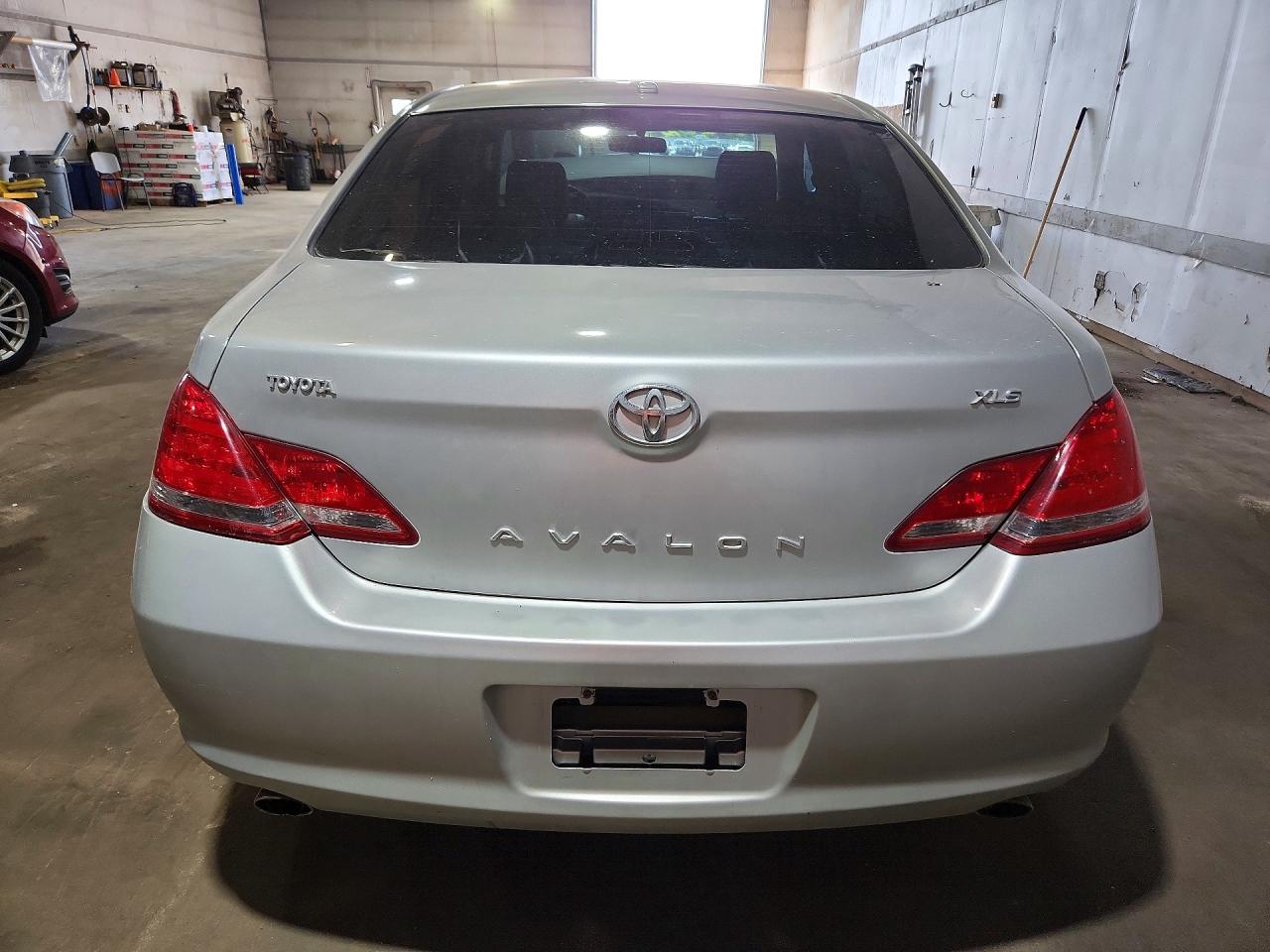 2010 Toyota Avalon Xls Серебряный vin: 4T1BK3DB1AU365986