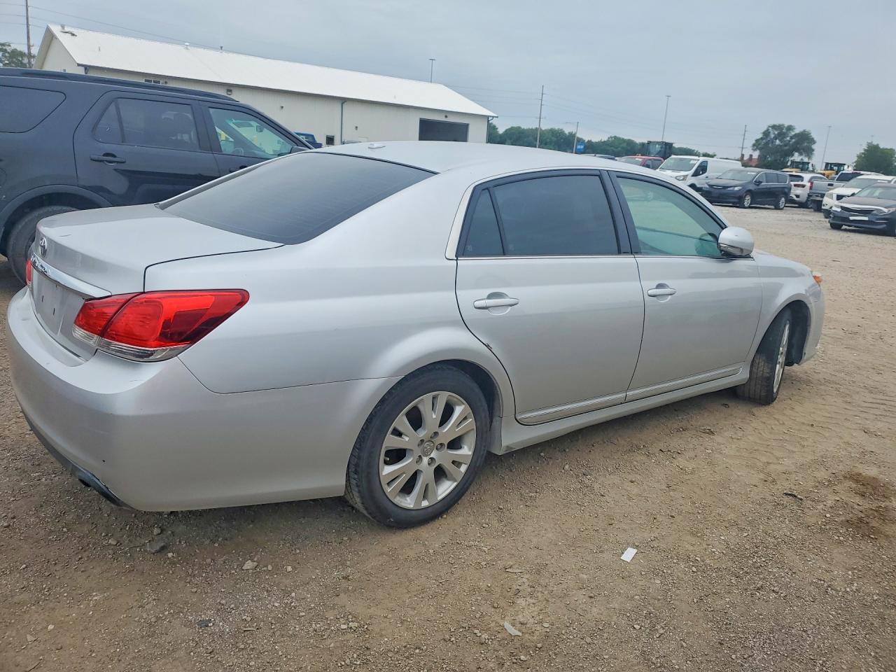 2011 Toyota Avalon Base Silver vin: 4T1BK3DB1BU383938