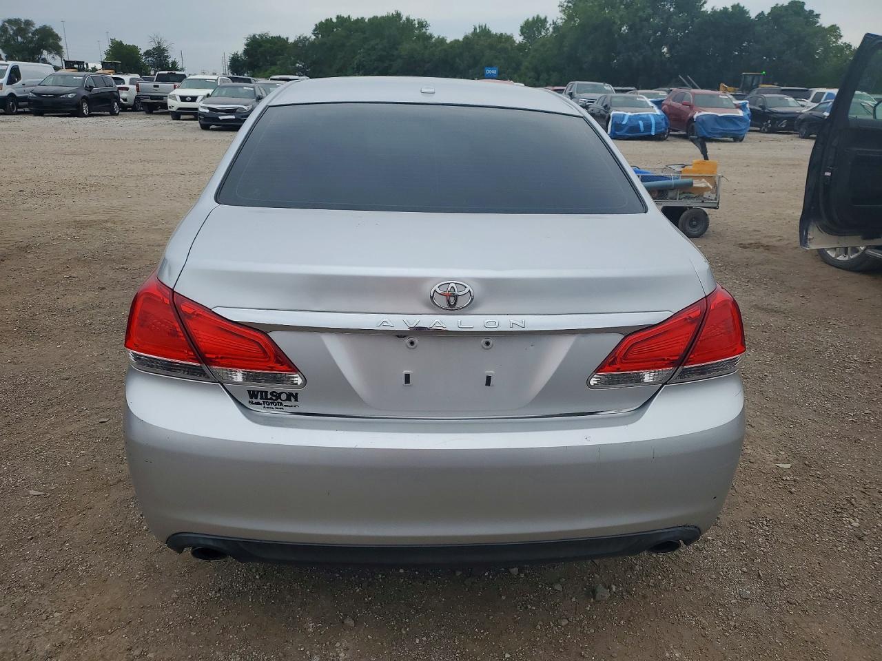2011 Toyota Avalon Base Silver vin: 4T1BK3DB1BU383938