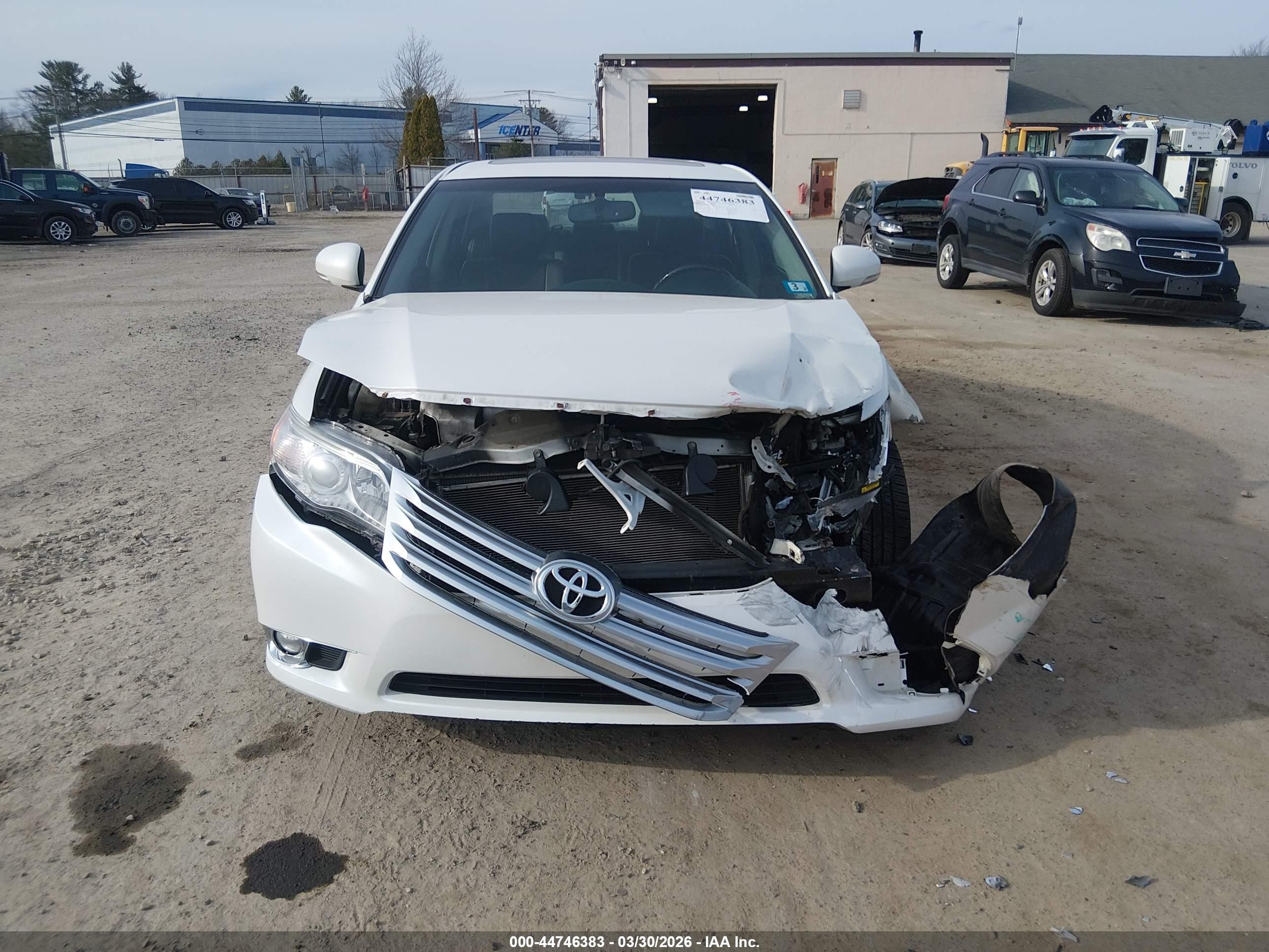2011 Toyota Avalon Limited White vin: 4T1BK3DB1BU386354