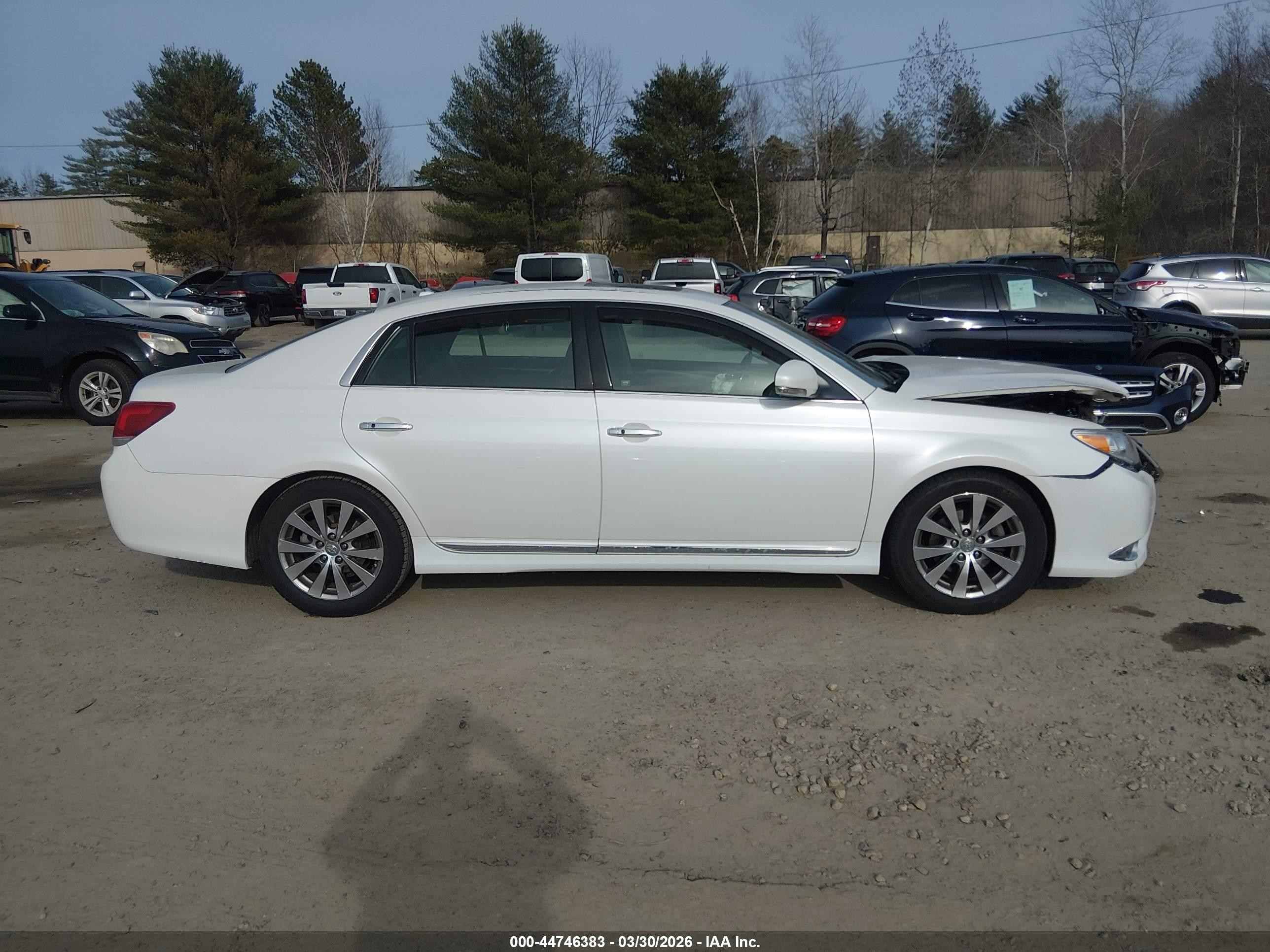 2011 Toyota Avalon Limited White vin: 4T1BK3DB1BU386354