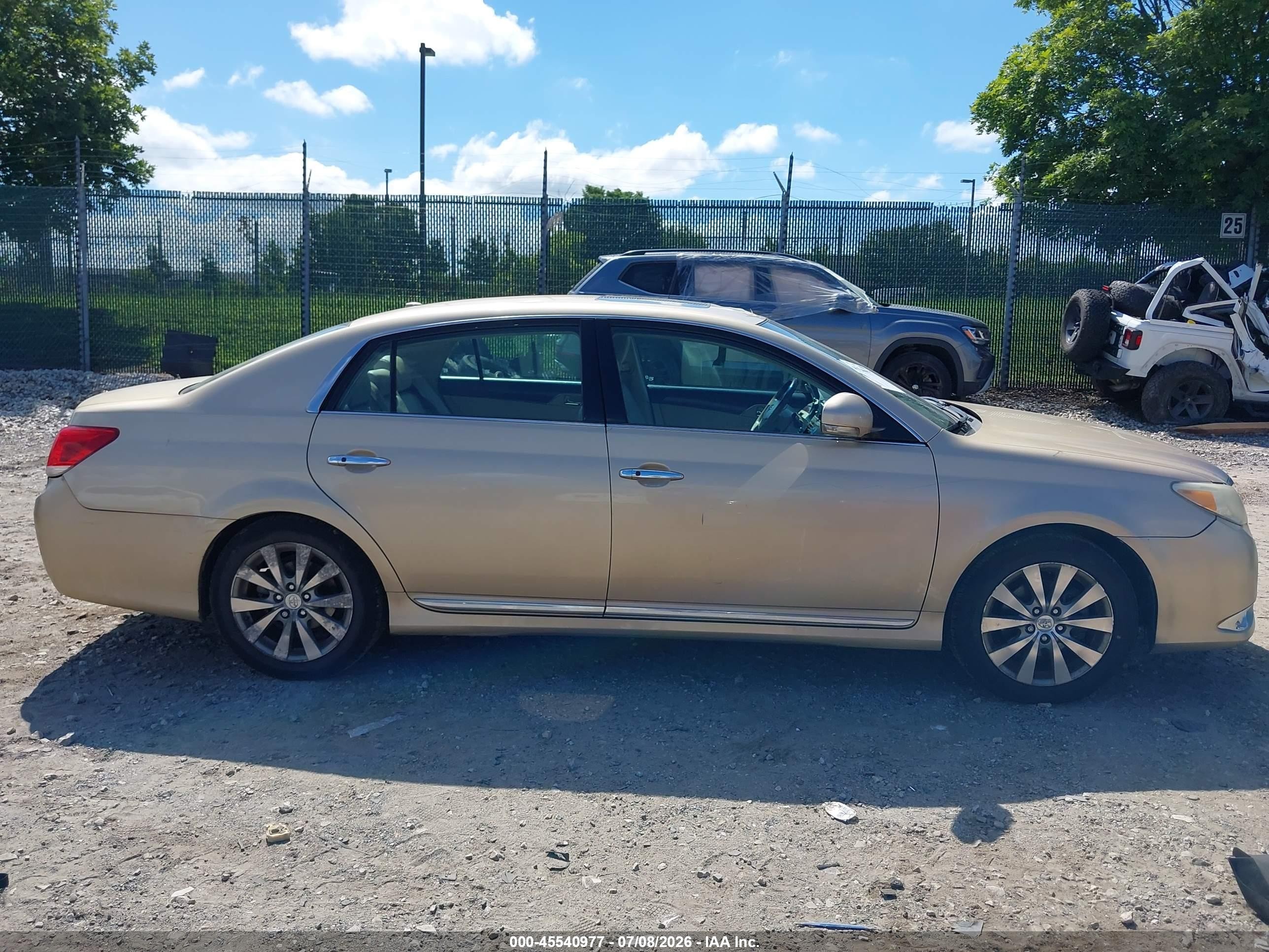 2011 Toyota Avalon Limited Gold vin: 4T1BK3DB1BU414752