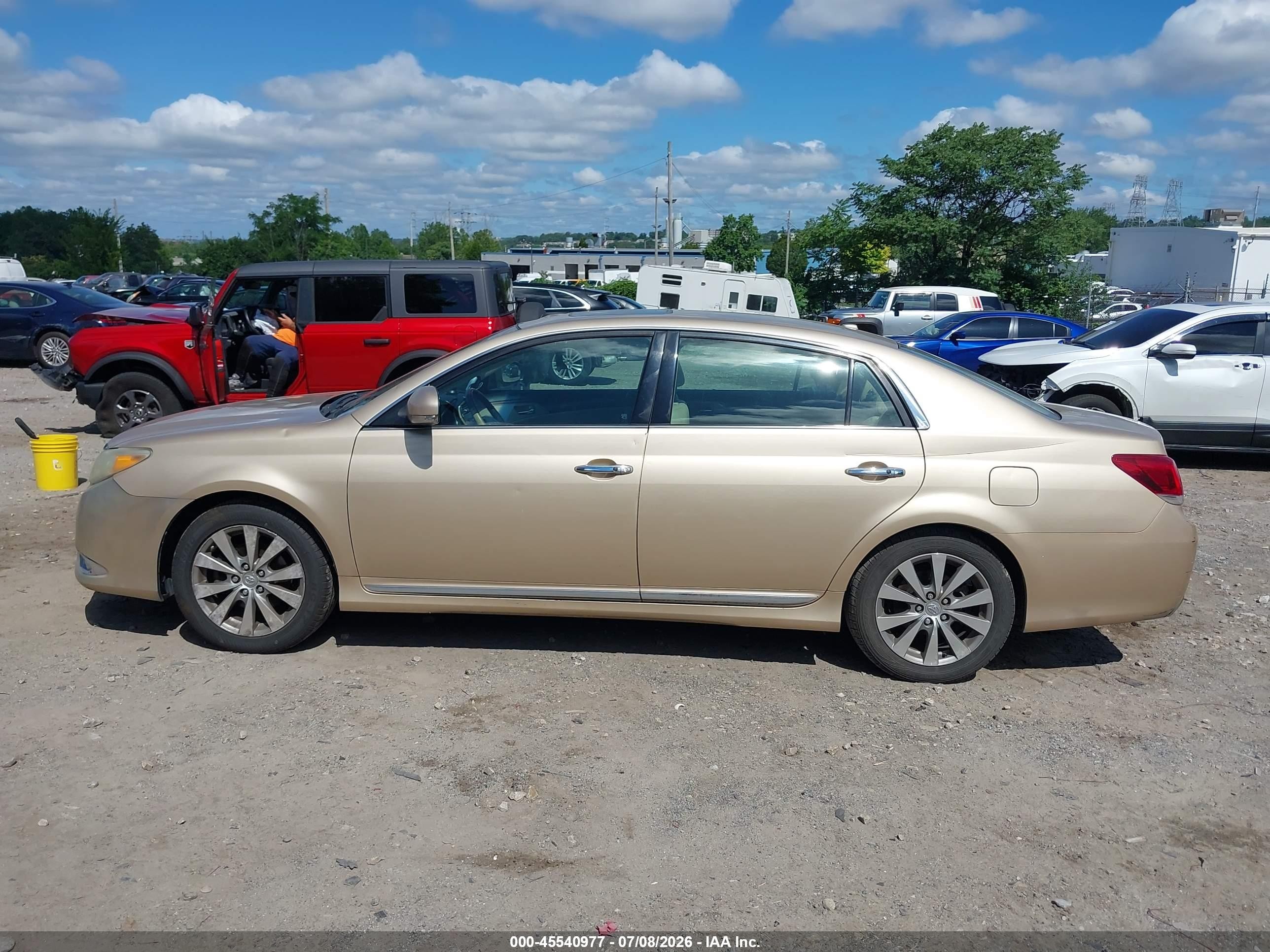 2011 Toyota Avalon Limited Gold vin: 4T1BK3DB1BU414752