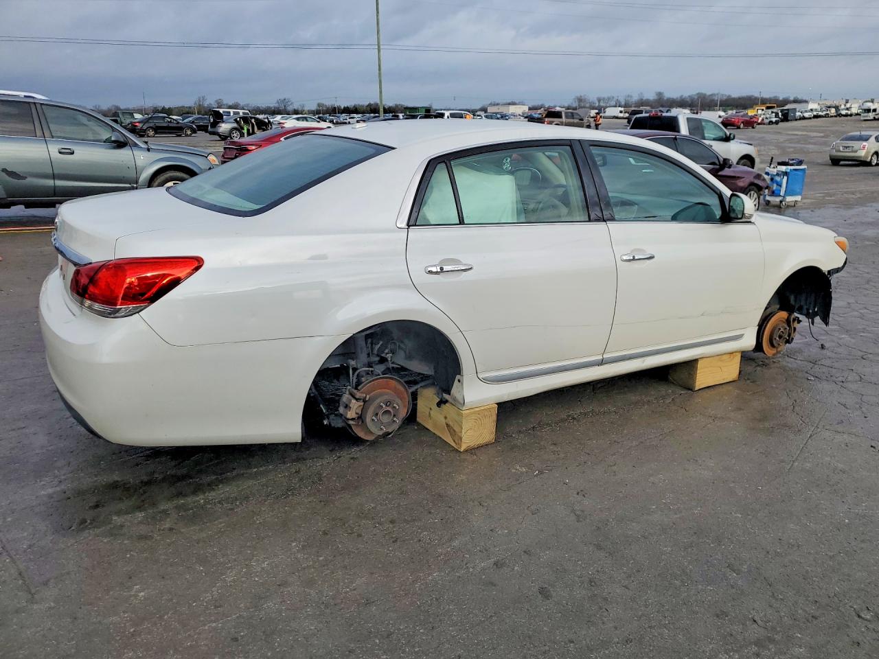 2012 Toyota Avalon Limited White vin: 4T1BK3DB1CU456372