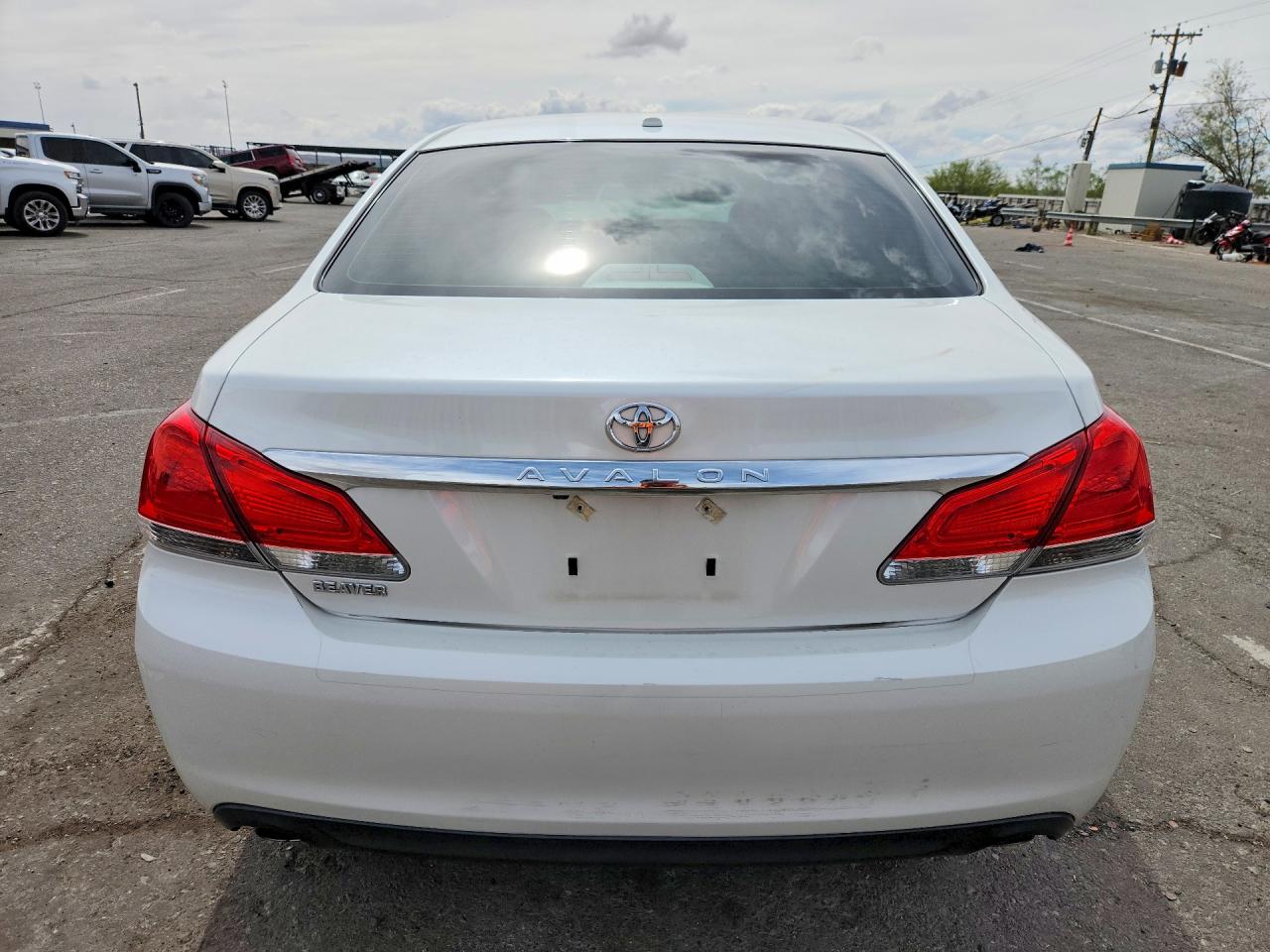 2012 Toyota Avalon Limited White vin: 4T1BK3DB1CU458736