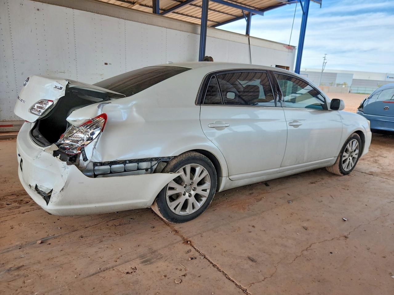 2010 Toyota Avalon Xls White vin: 4T1BK3DB2AU369044