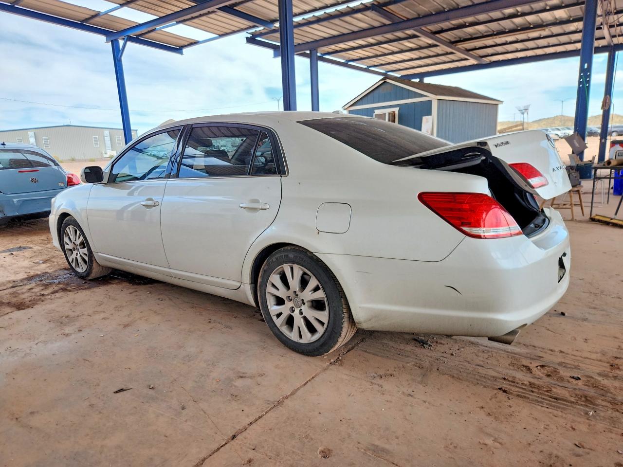 2010 Toyota Avalon Xls White vin: 4T1BK3DB2AU369044
