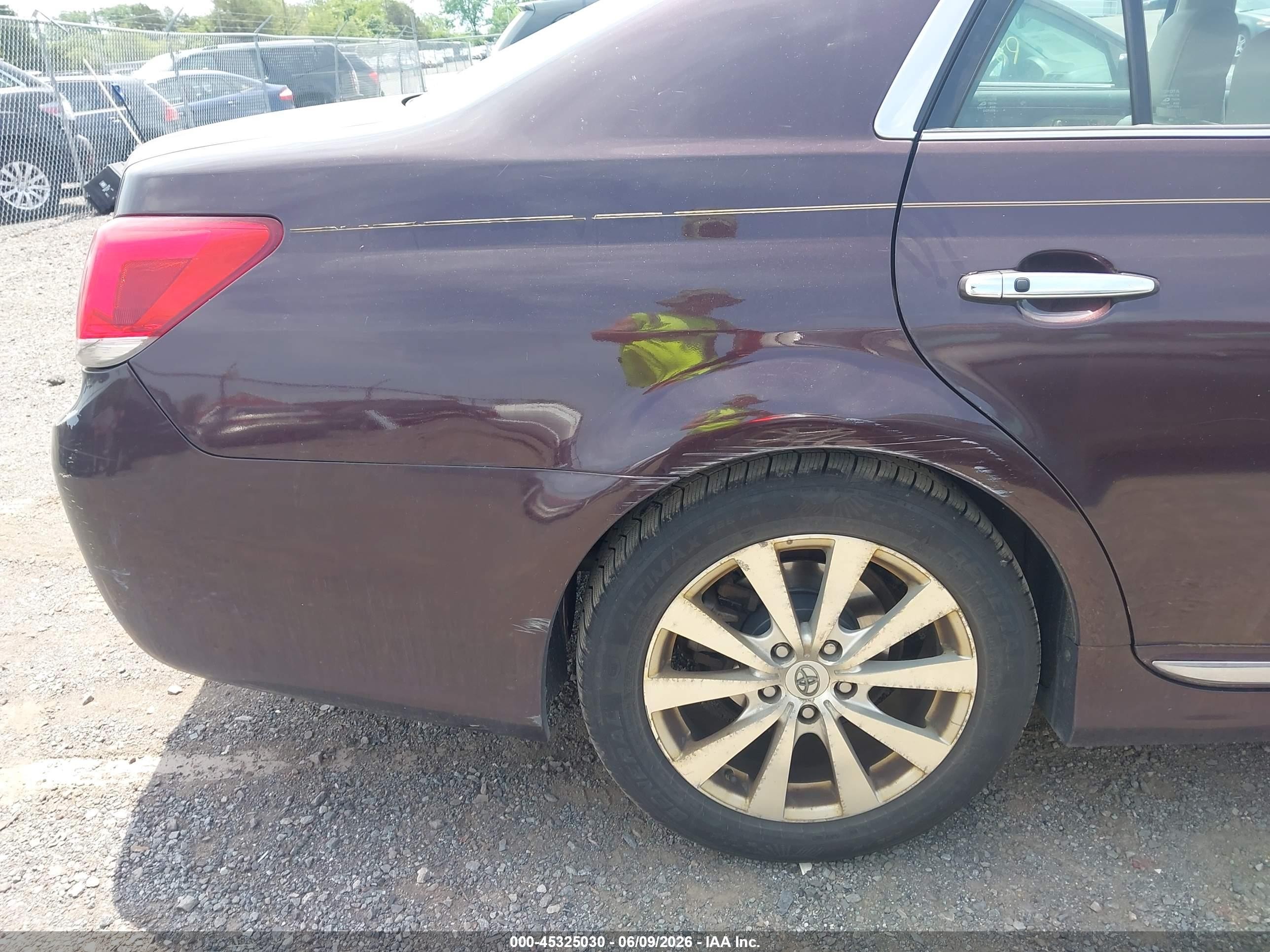 2011 Toyota Avalon Limited Burgundy vin: 4T1BK3DB2BU405364