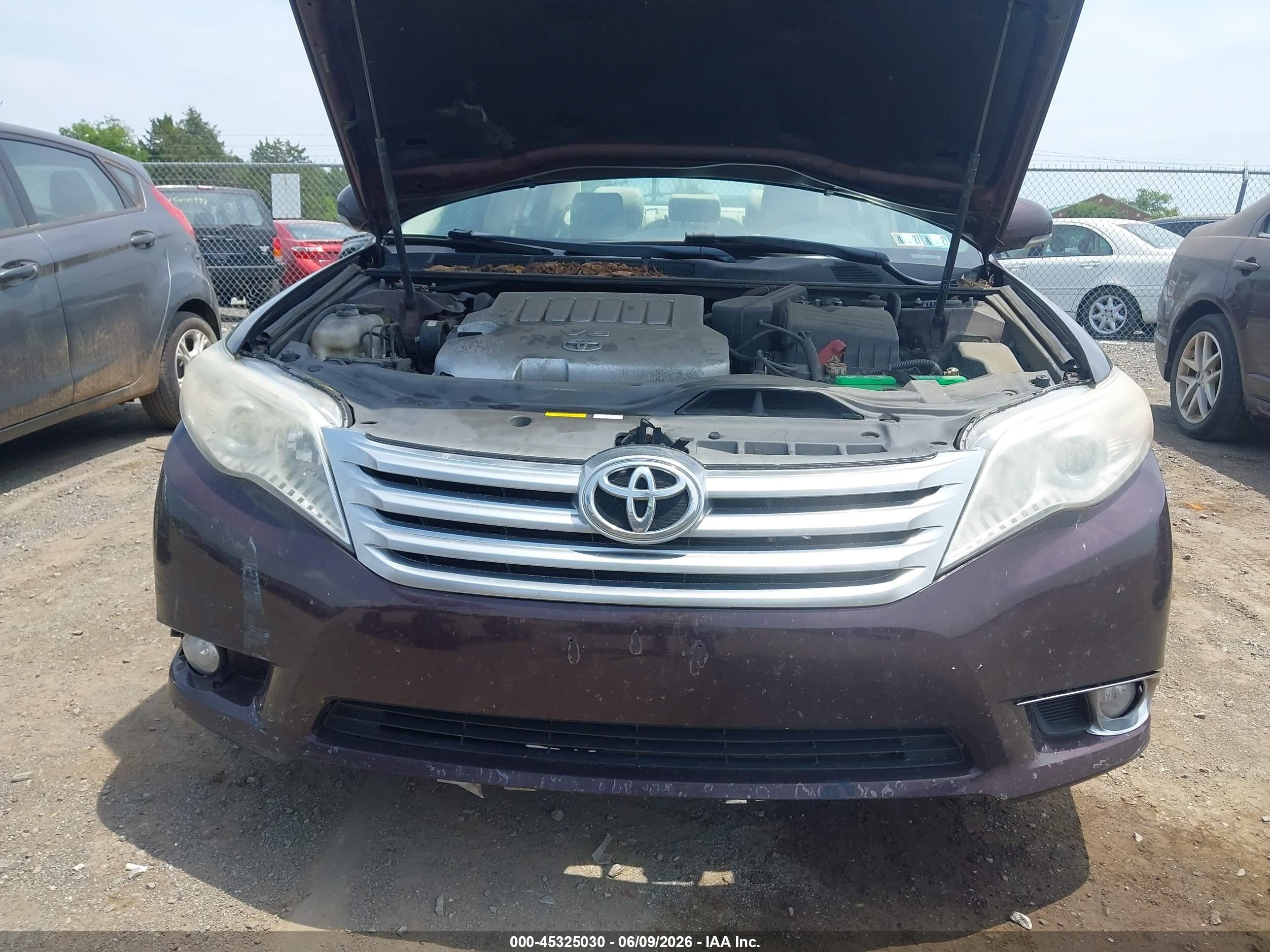 2011 Toyota Avalon Limited Burgundy vin: 4T1BK3DB2BU405364
