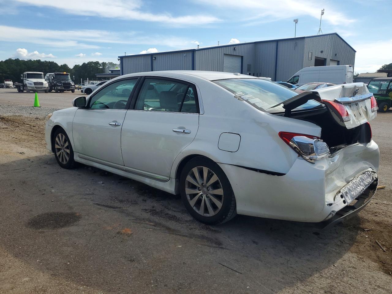 2011 Toyota Avalon Limited White vin: 4T1BK3DB2BU405705
