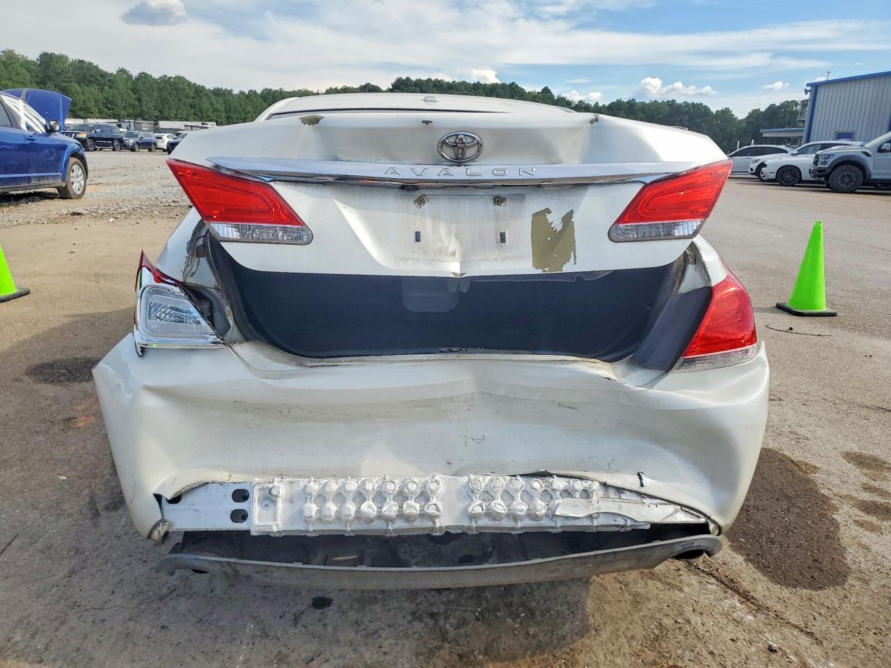 2011 Toyota Avalon Limited White vin: 4T1BK3DB2BU405705