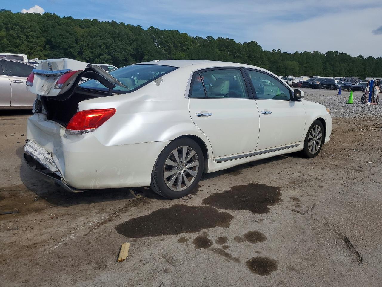 2011 Toyota Avalon Limited White vin: 4T1BK3DB2BU405705