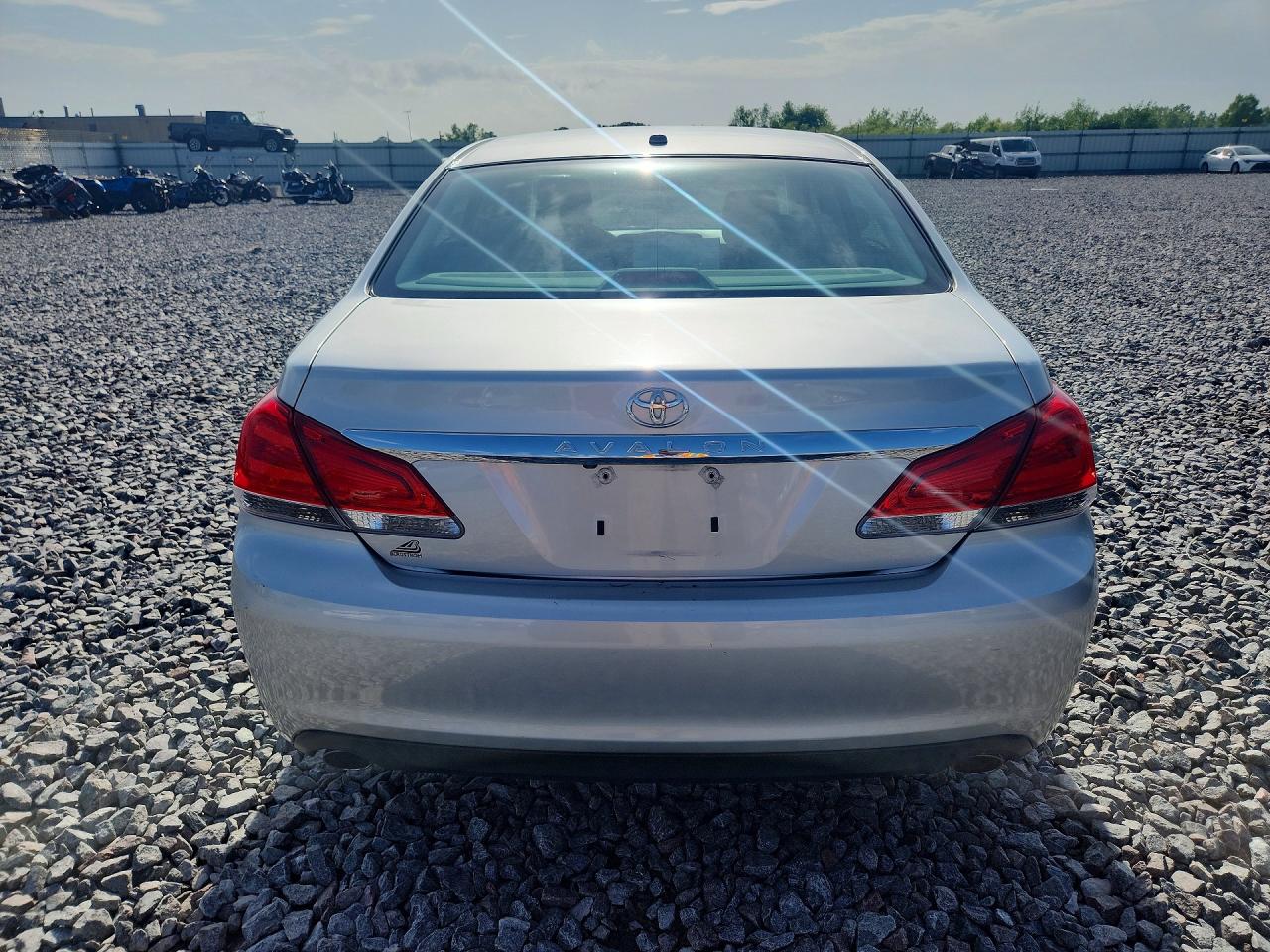 2011 Toyota Avalon Limited Silver vin: 4T1BK3DB2BU433939