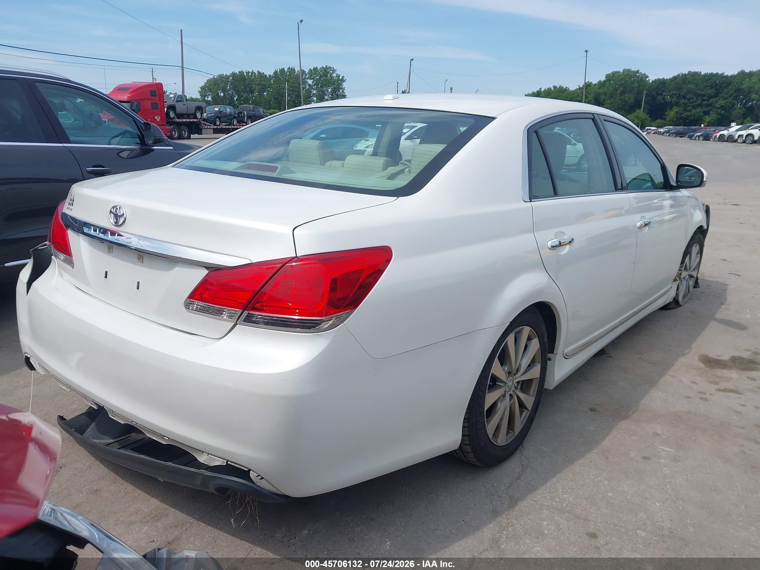 2012 Toyota Avalon Limited White vin: 4T1BK3DB2CU471754