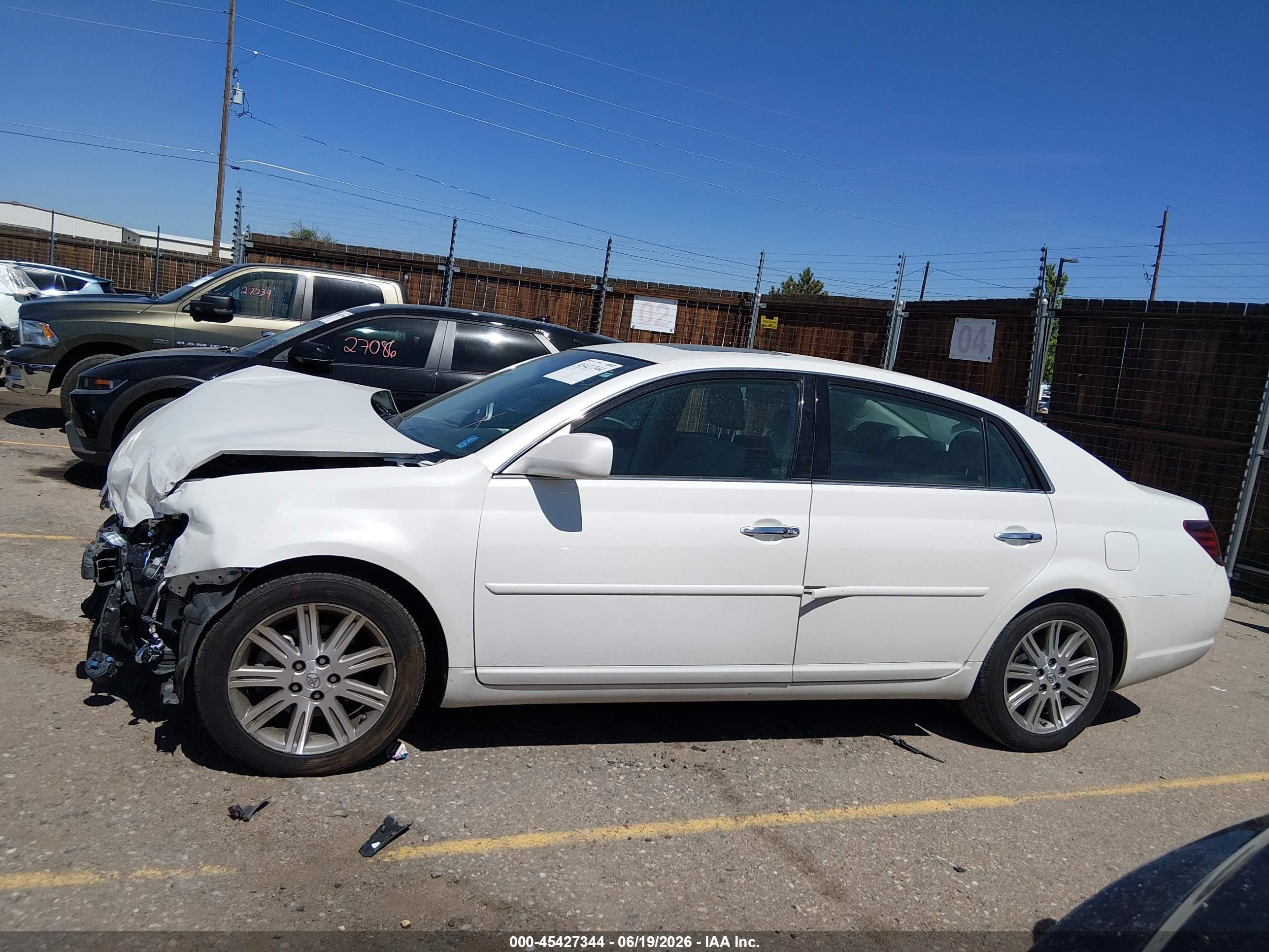 2010 Toyota Avalon Limited White vin: 4T1BK3DB3AU357551