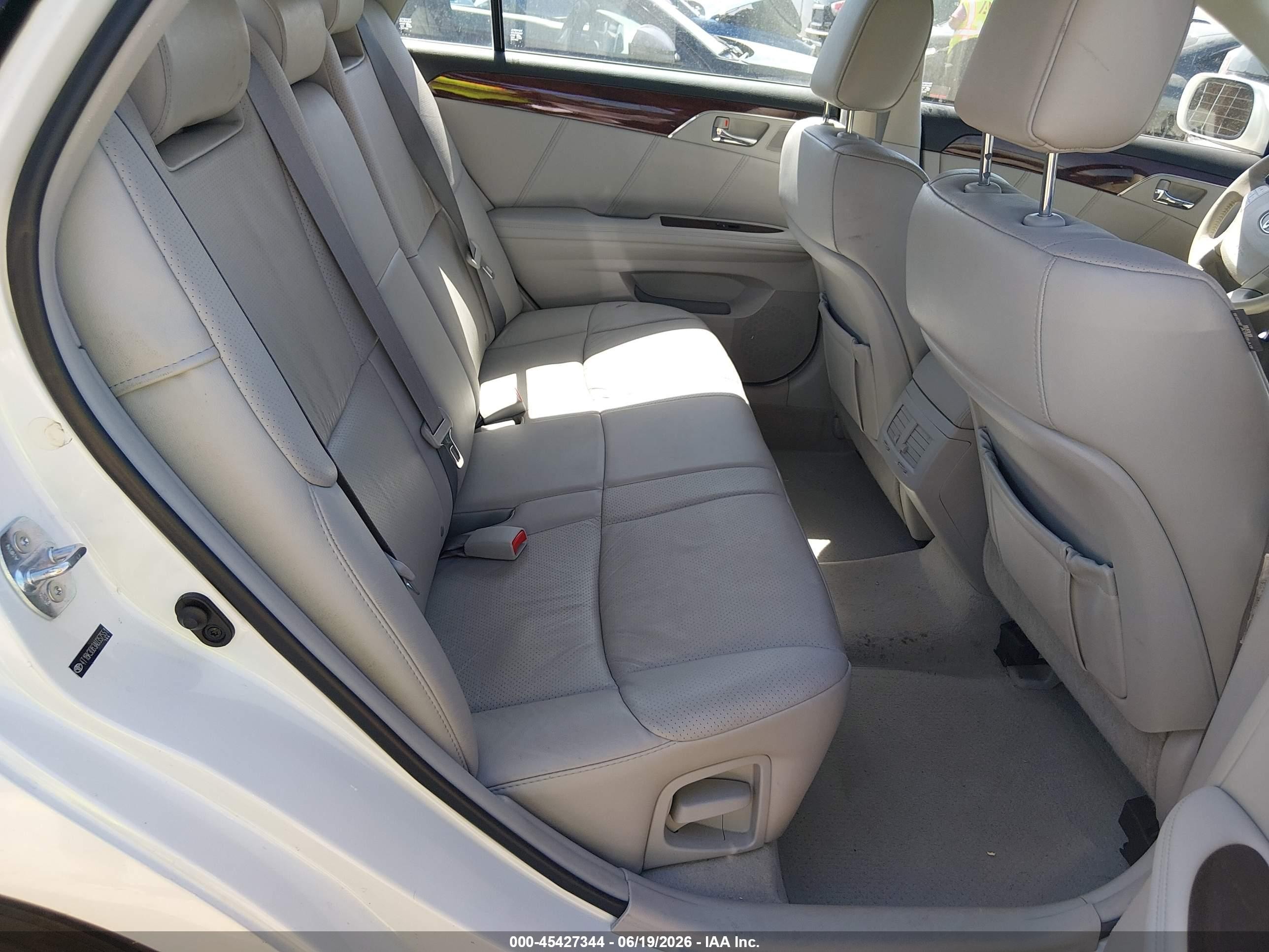 2010 Toyota Avalon Limited White vin: 4T1BK3DB3AU357551
